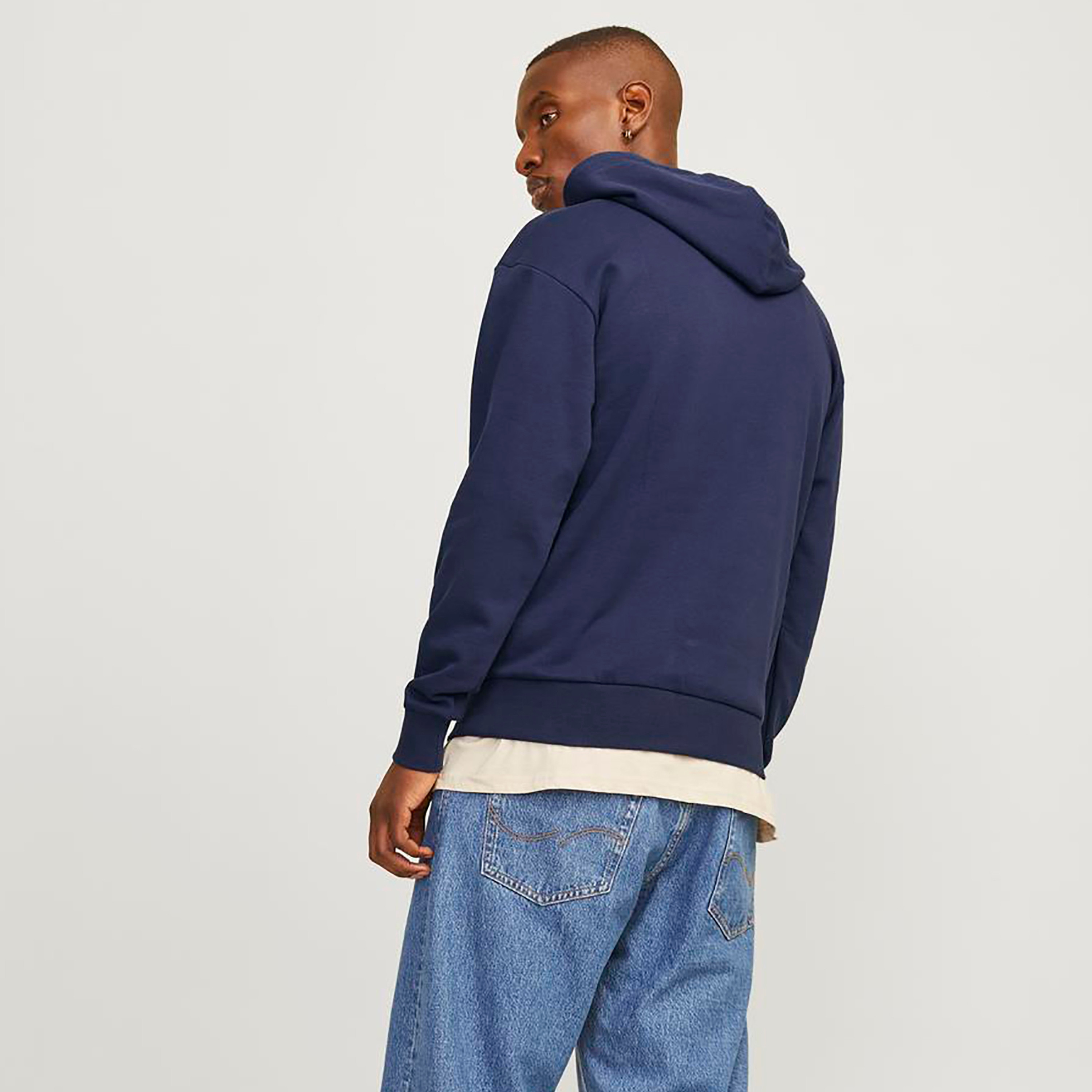 هوديي رجالي بأكمام طويلة وشعار جاك آند جونز-men-winterwear-hoodiesandsweatshirts-image-8