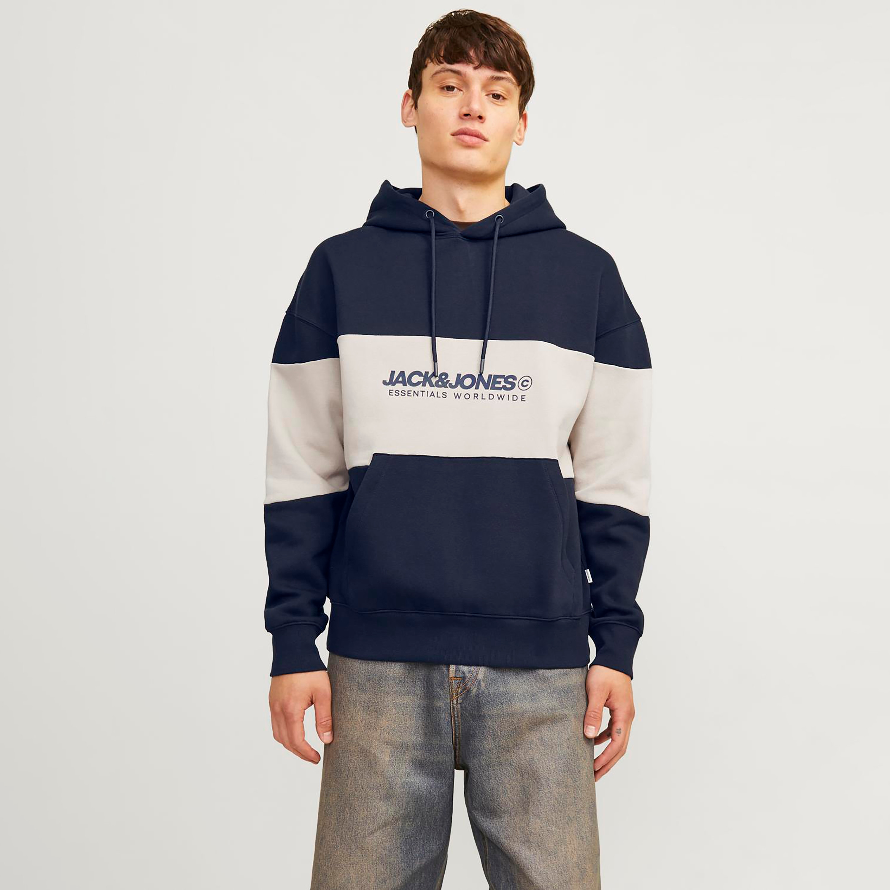 هودي جاك & جونز بأكمام طويلة للرجال بألوان جاك & جونز-men-winterwear-hoodiesandsweatshirts-image-1