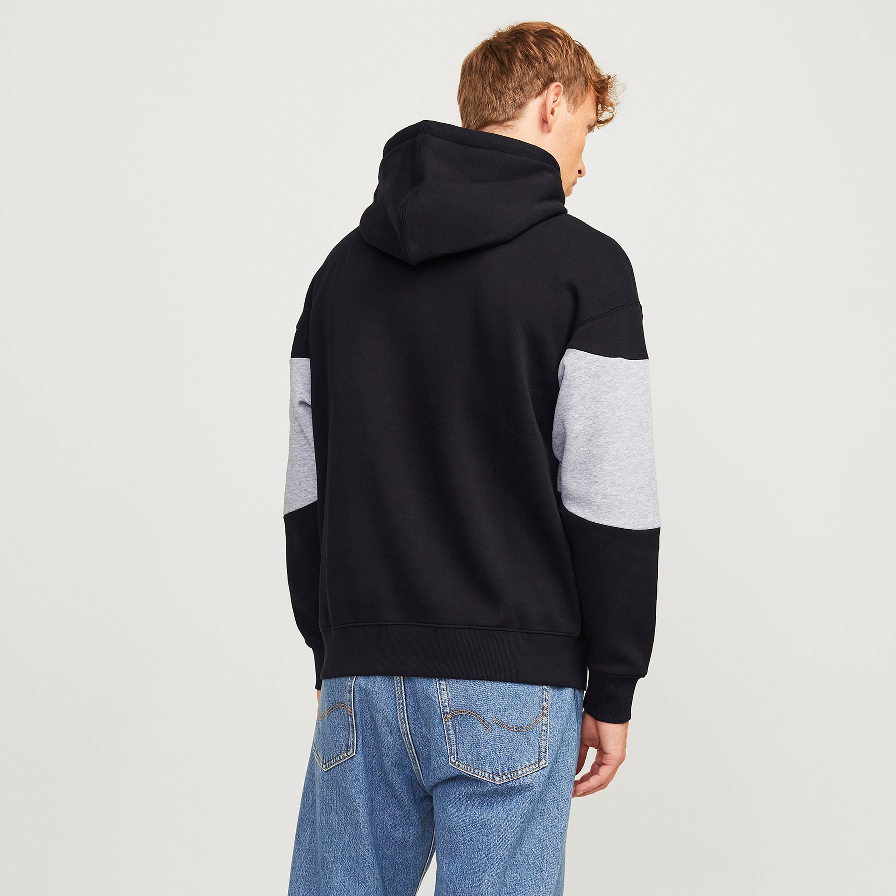 هودي جاك & جونز بأكمام طويلة للرجال بألوان جاك & جونز-men-winterwear-hoodiesandsweatshirts-image-12