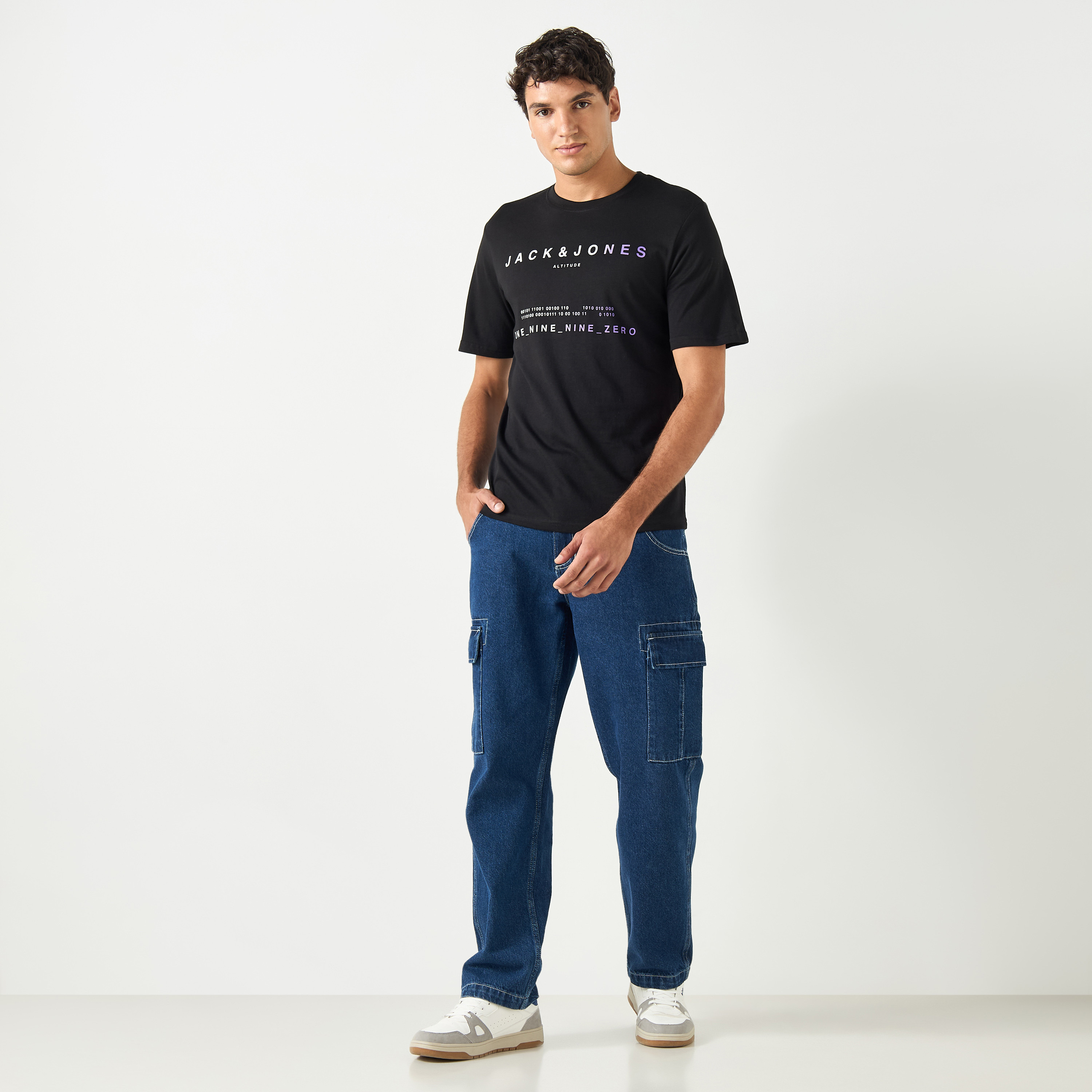 تي شيرت من جاك آند جونز مع مطبوع بأكمام قصيرة و ياقة مستديرة-men-clothing-tshirtsandpolos-tshirts-image-2