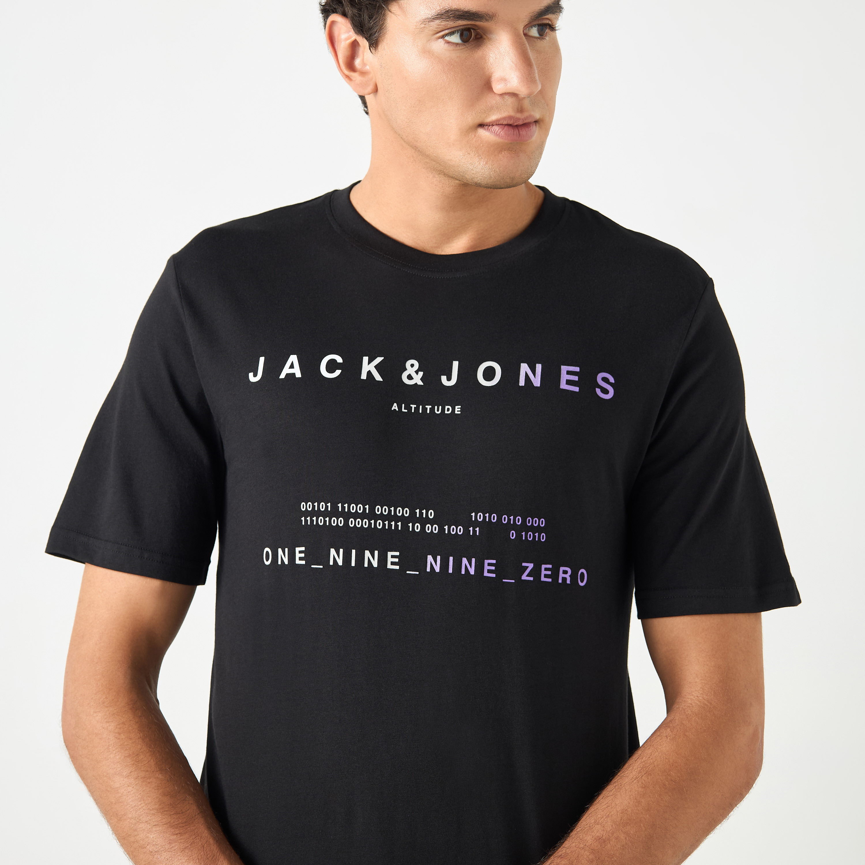تي شيرت من جاك آند جونز مع مطبوع بأكمام قصيرة و ياقة مستديرة-men-clothing-tshirtsandpolos-tshirts-image-4