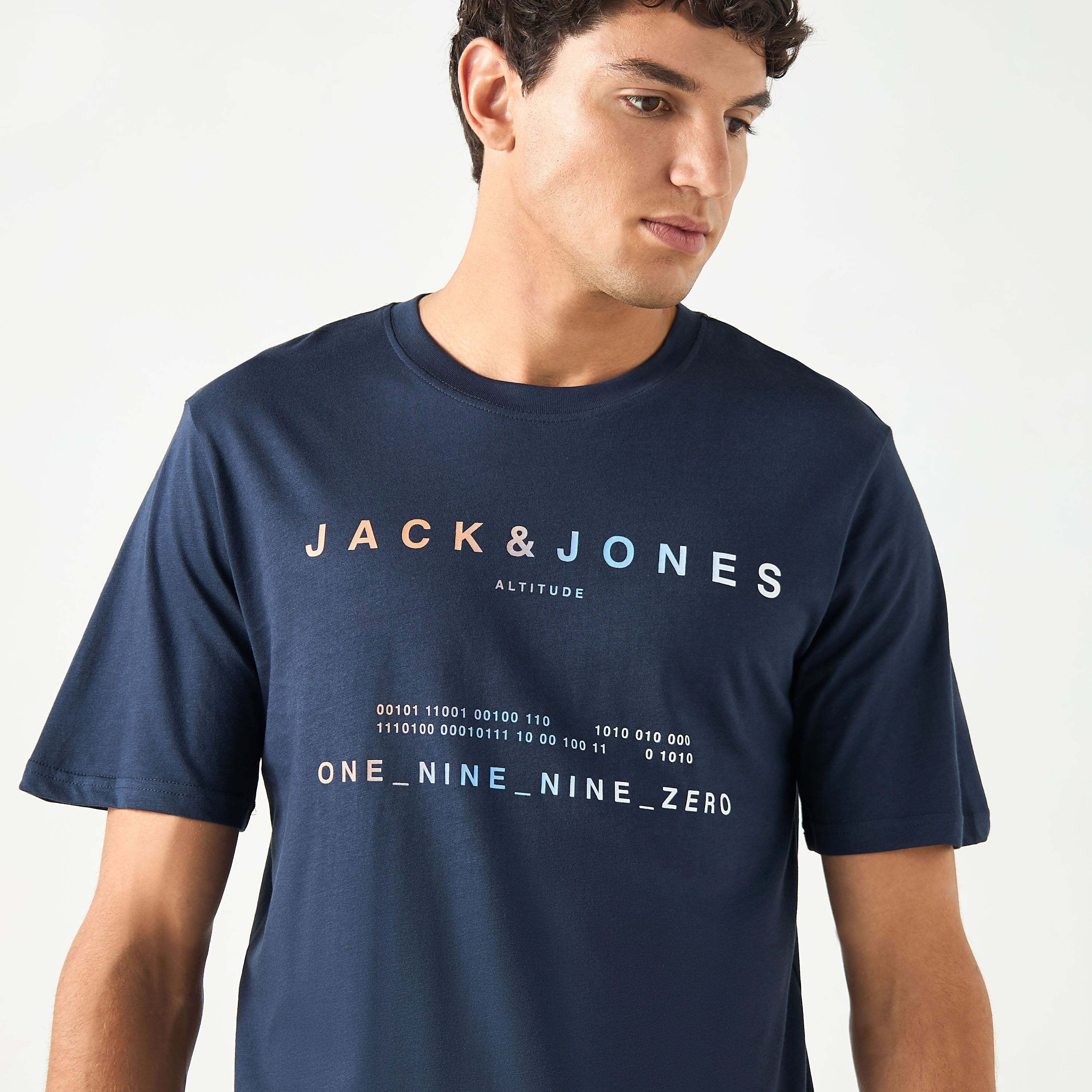 تي شيرت من جاك آند جونز مع مطبوع بأكمام قصيرة و ياقة مستديرة-men-clothing-tshirtsandpolos-tshirts-image-8