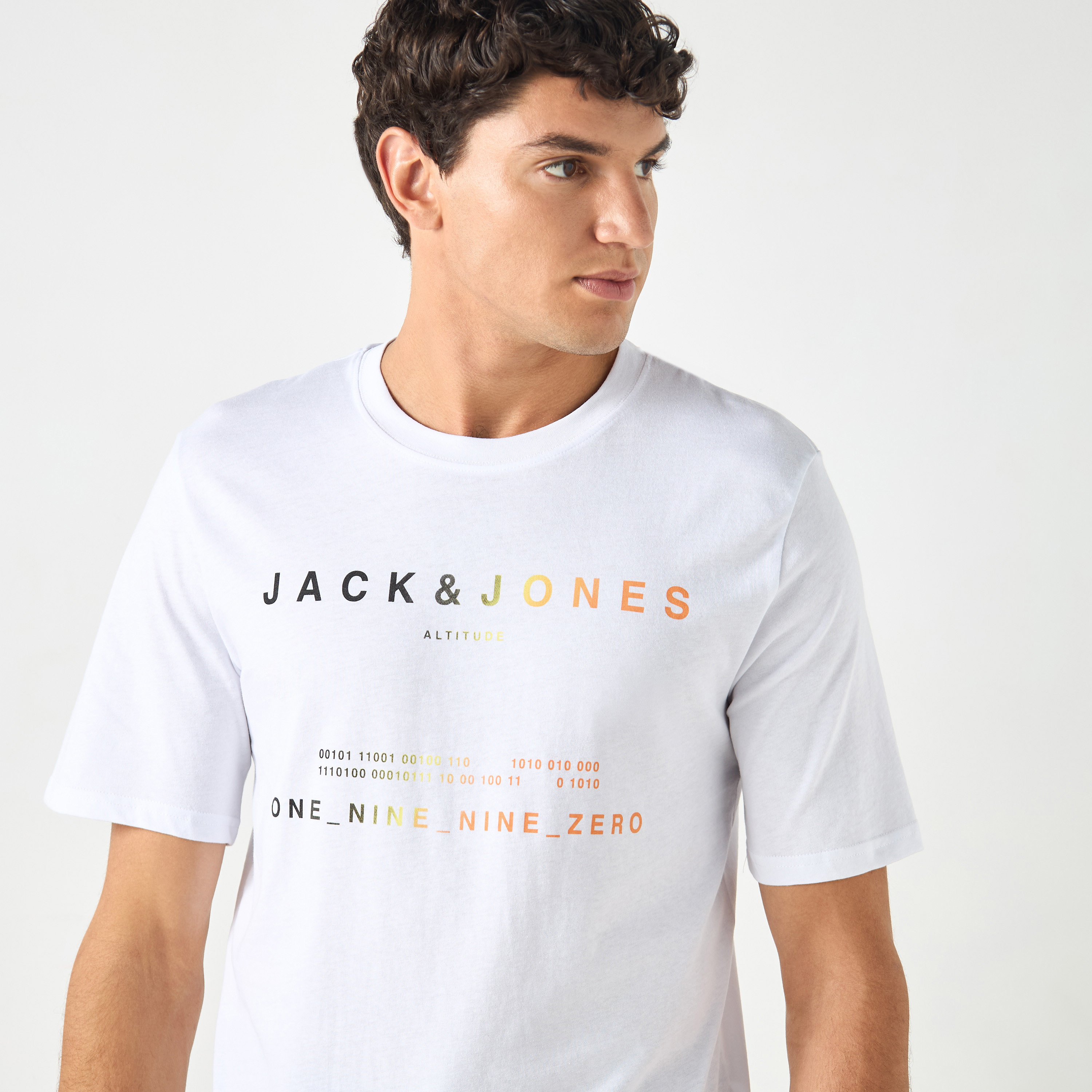 تي شيرت من جاك آند جونز مع مطبوع بأكمام قصيرة و ياقة مستديرة-men-clothing-tshirtsandpolos-tshirts-image-13
