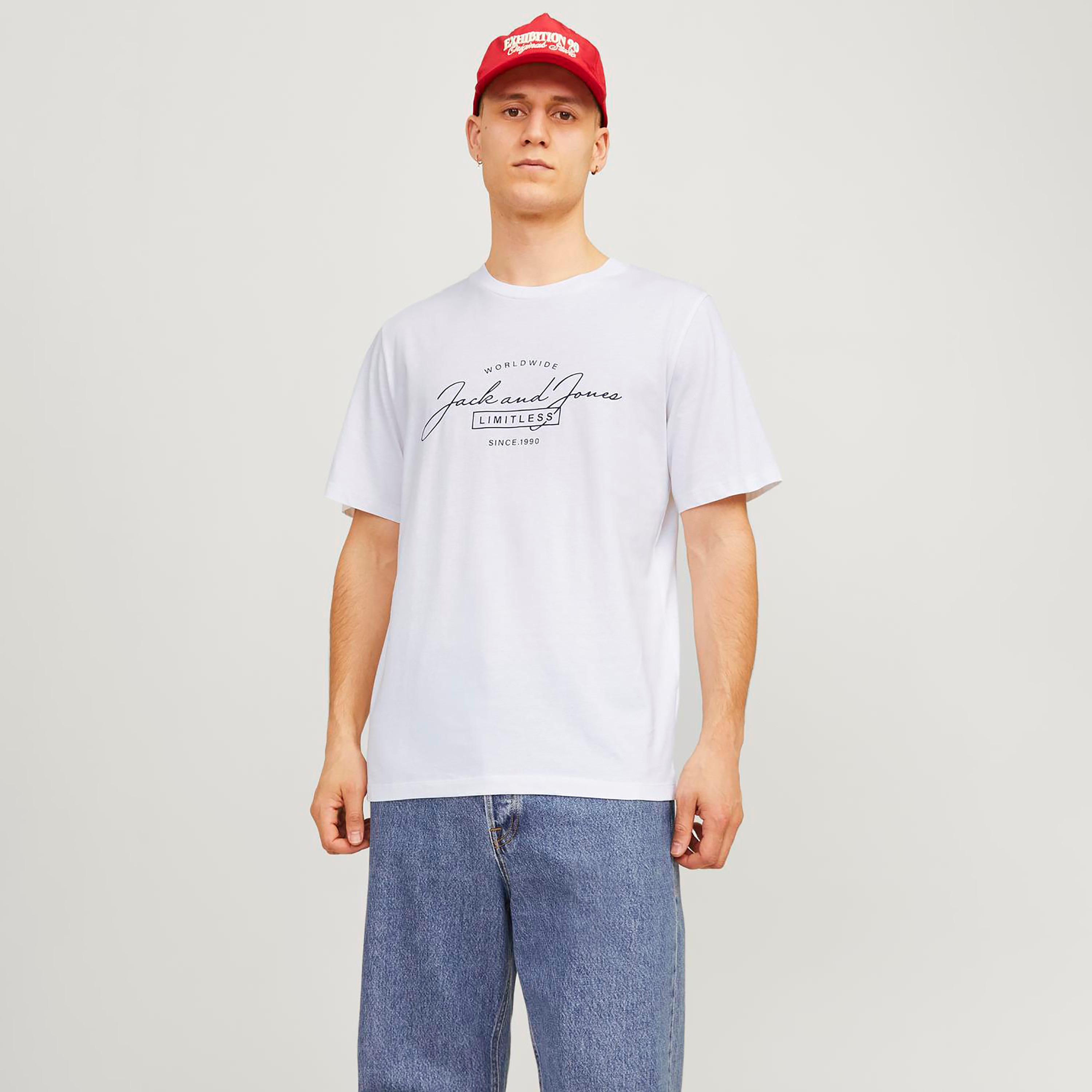 تيشيرت بأكمام قصيرة وياقة دائرية وشعار  من جاك آند جونز-men-clothing-tshirtsandpolos-tshirts-image-9