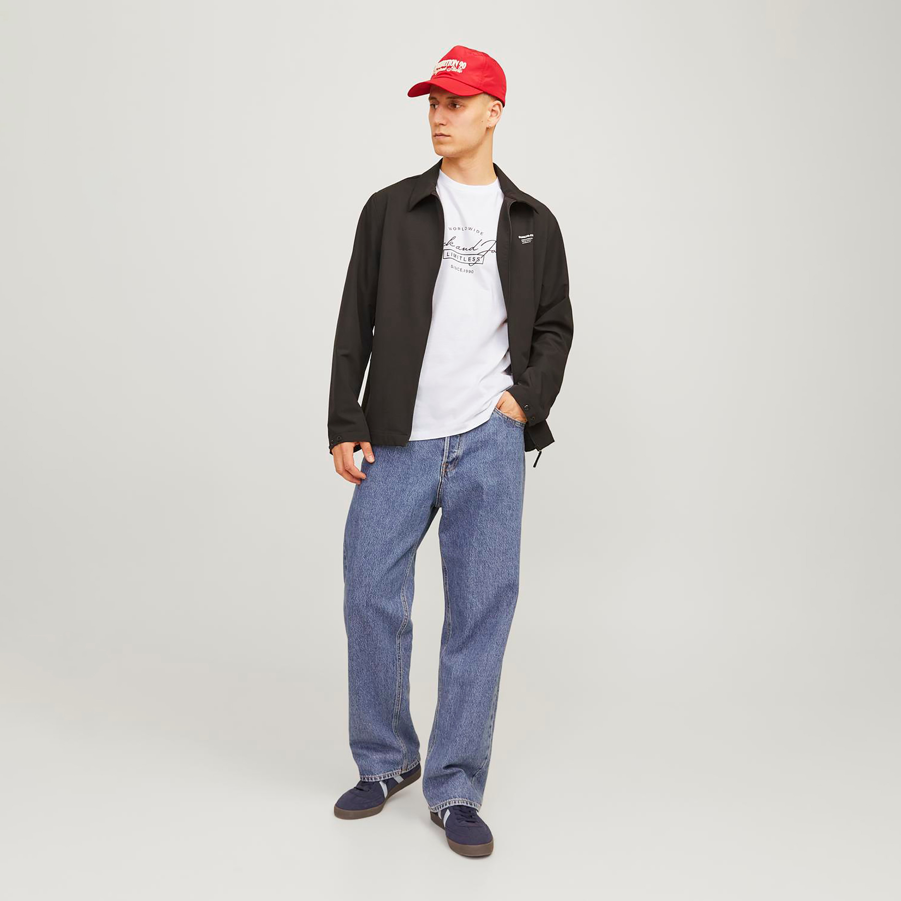 تيشيرت بأكمام قصيرة وياقة دائرية وشعار  من جاك آند جونز-men-clothing-tshirtsandpolos-tshirts-image-10