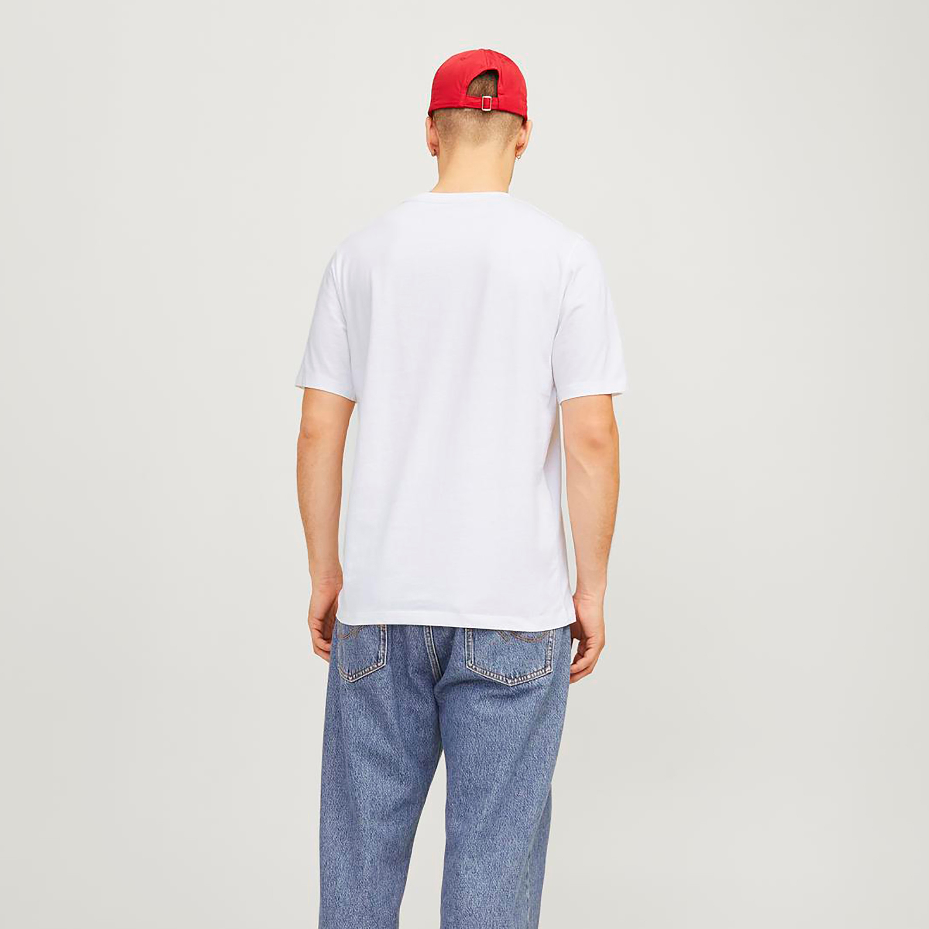 تيشيرت بأكمام قصيرة وياقة دائرية وشعار  من جاك آند جونز-men-clothing-tshirtsandpolos-tshirts-image-12