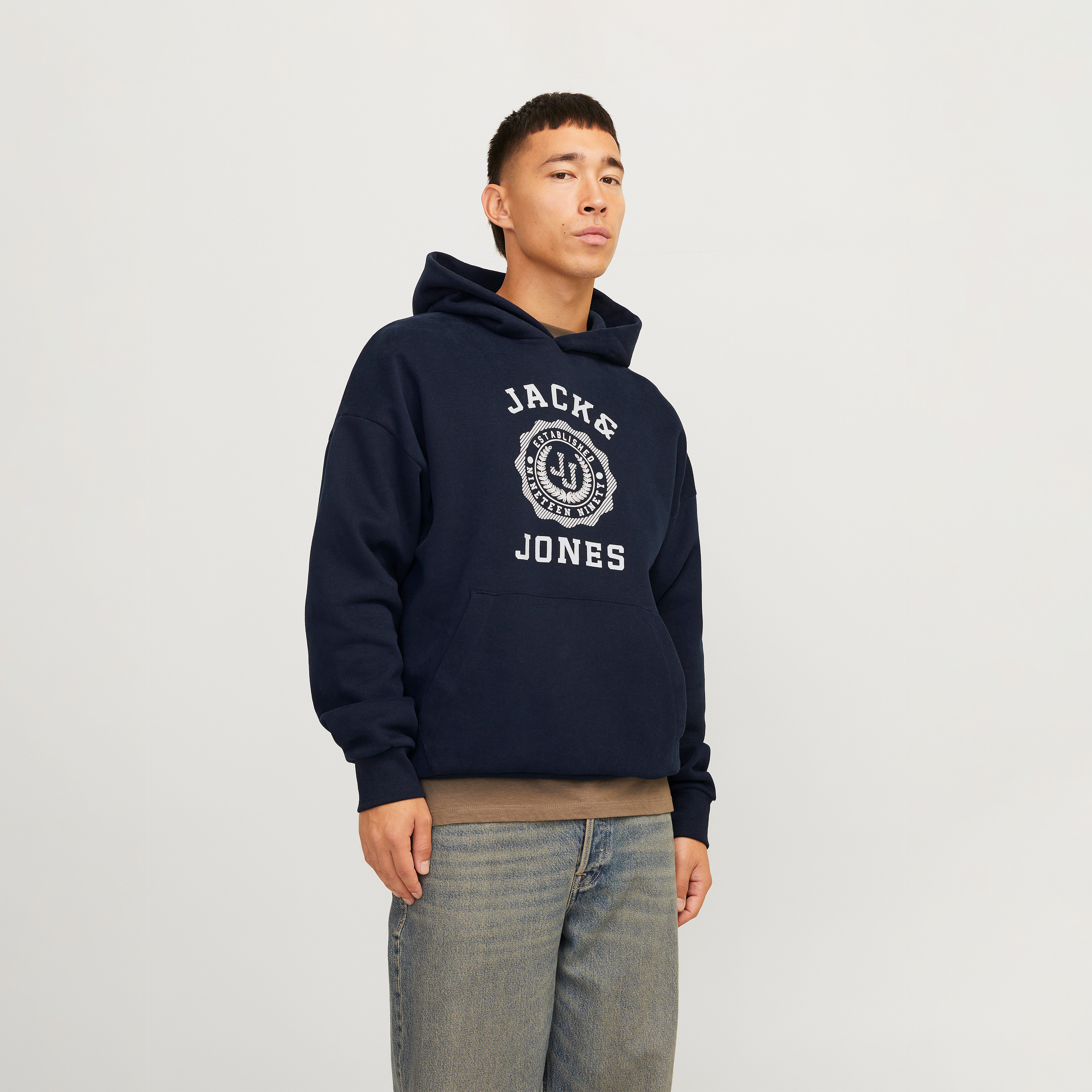 جاك & حونز-  هودي بأكمام طويلة بنقوش مع جيب كنغر-men-clothing-hoodiesandsweatshirts-image-8