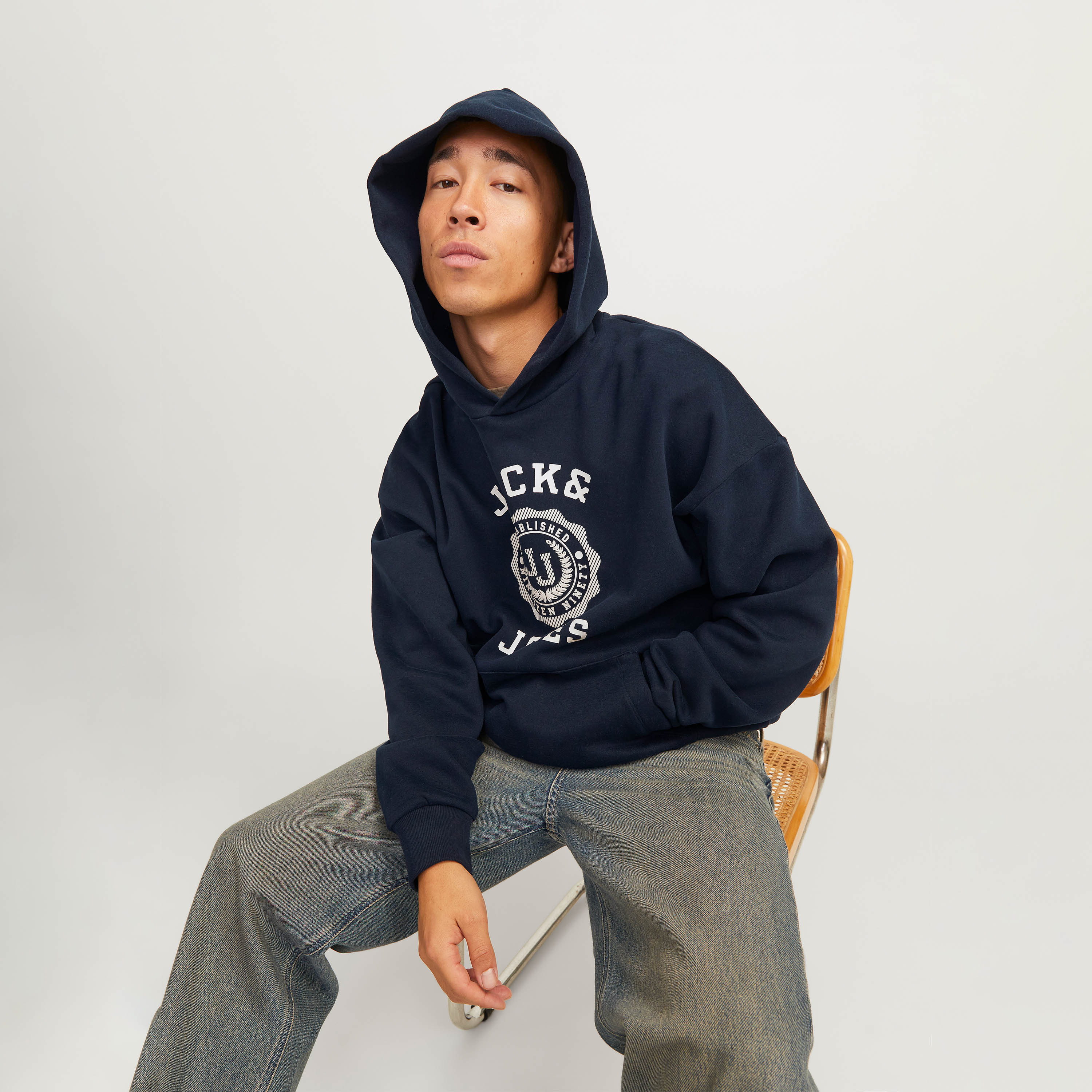 جاك & حونز-  هودي بأكمام طويلة بنقوش مع جيب كنغر-men-clothing-hoodiesandsweatshirts-image-11