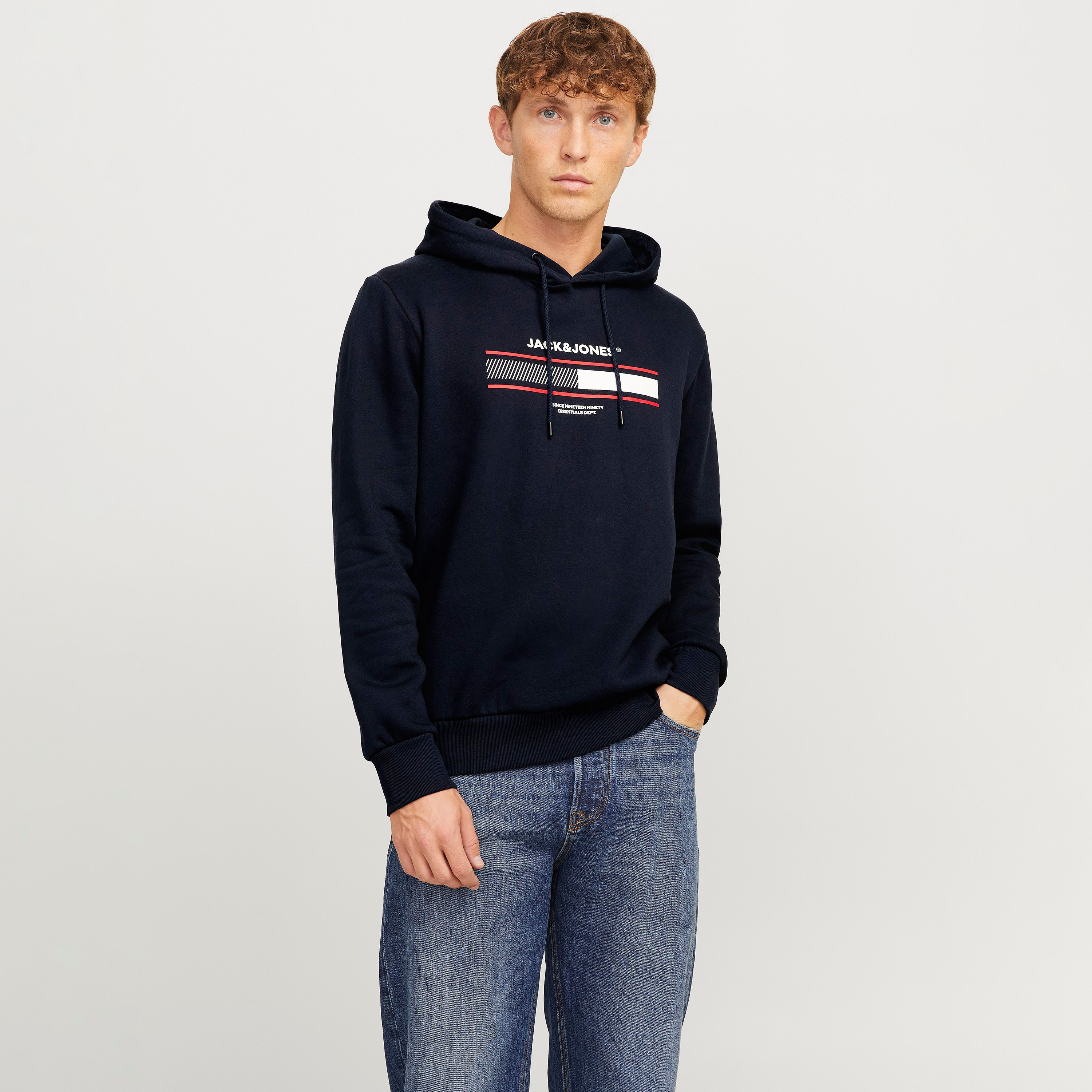 سويت شيرت رجالي بأكمام طويلة بطبعة العلامة التجارية من جاك أند جونز-men-clothing-hoodiesandsweatshirts-image-1