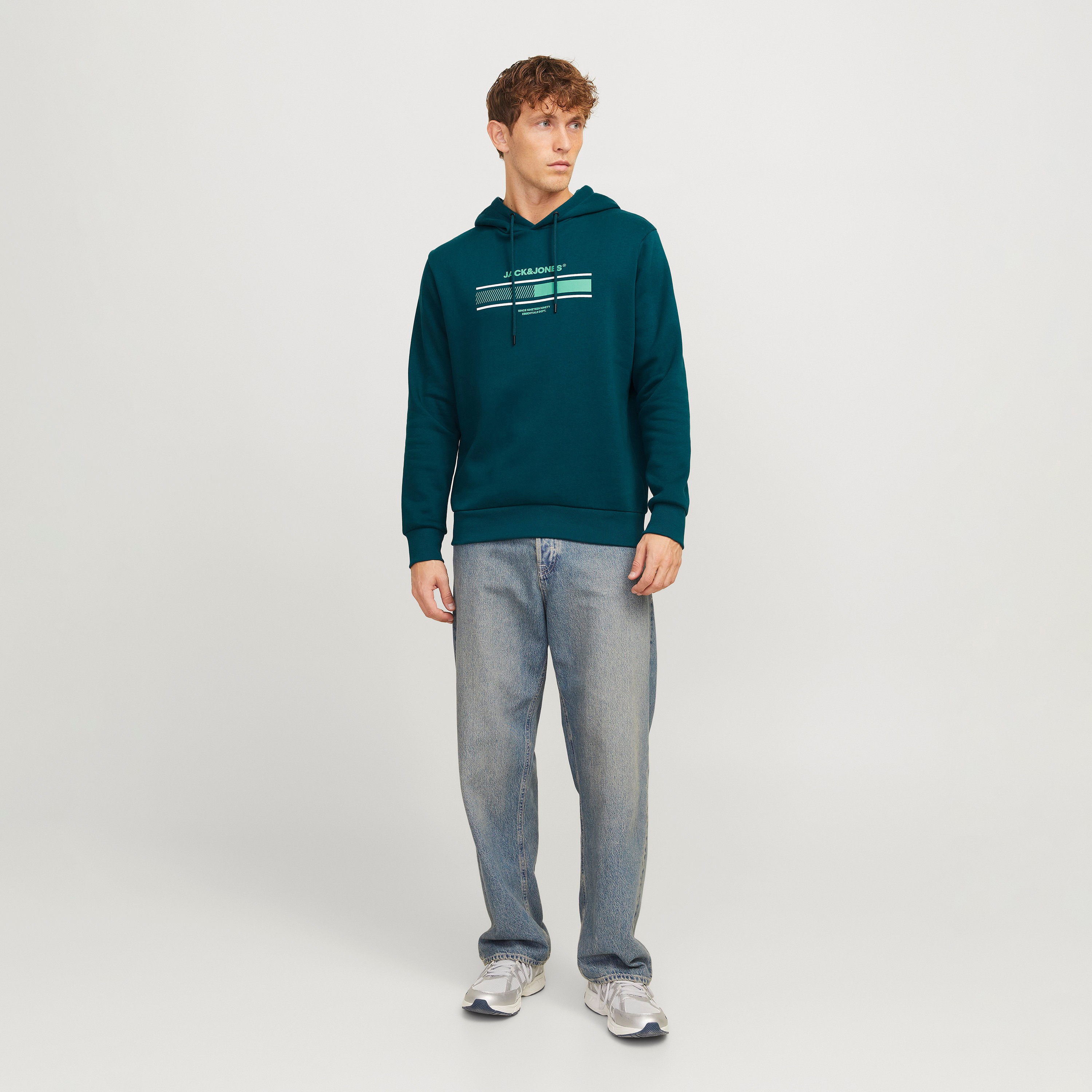 سويت شيرت رجالي بأكمام طويلة بطبعة العلامة التجارية من جاك أند جونز-men-clothing-hoodiesandsweatshirts-image-6