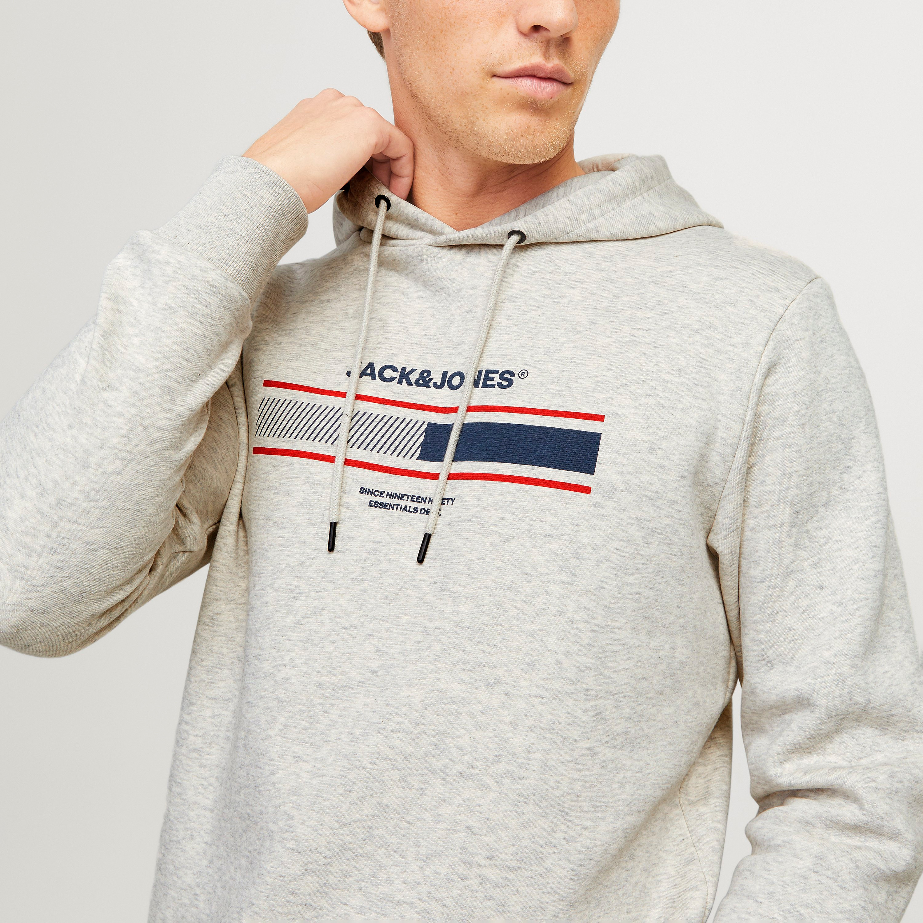 سويت شيرت رجالي بأكمام طويلة بطبعة العلامة التجارية من جاك أند جونز-men-clothing-hoodiesandsweatshirts-image-11