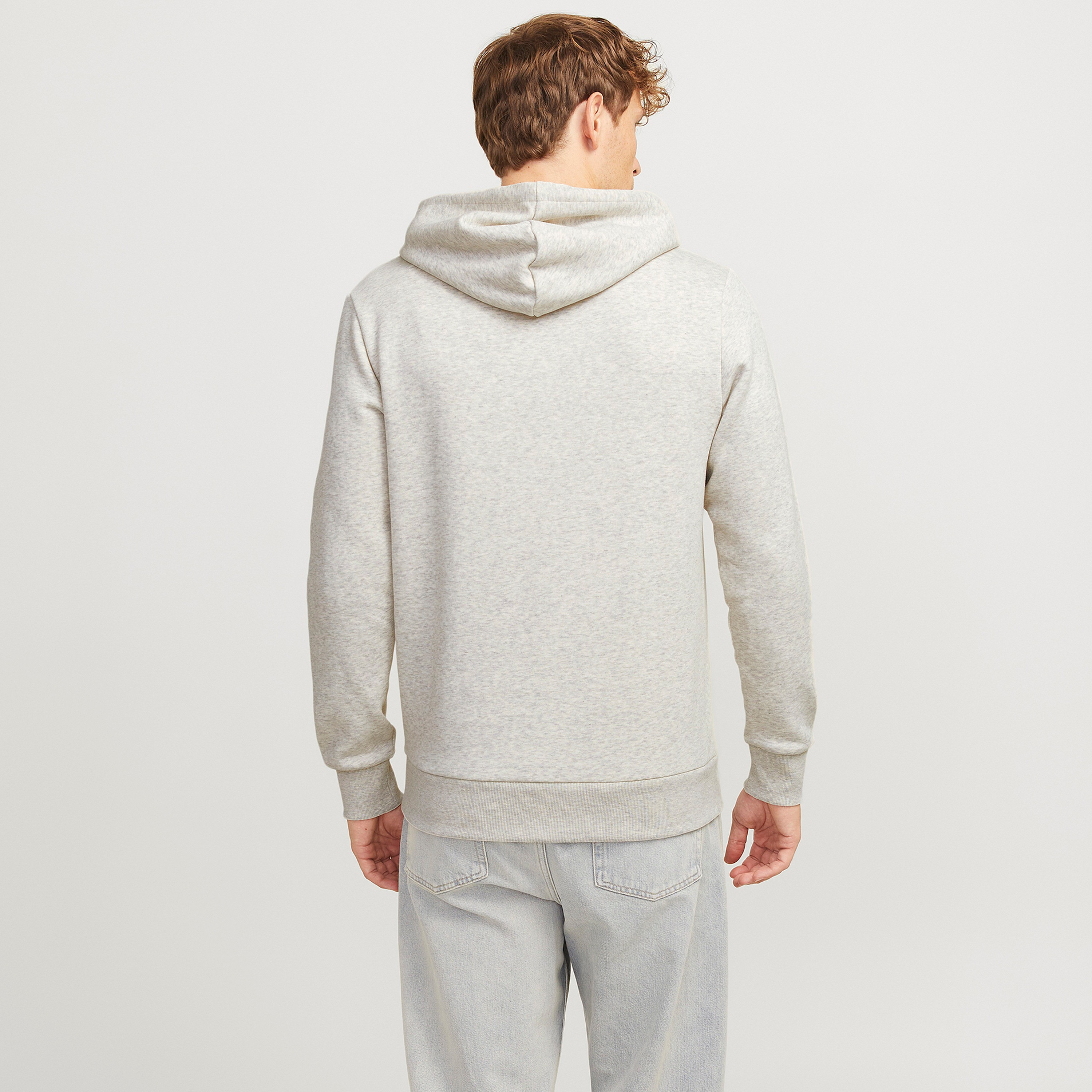 سويت شيرت رجالي بأكمام طويلة بطبعة العلامة التجارية من جاك أند جونز-men-clothing-hoodiesandsweatshirts-image-12