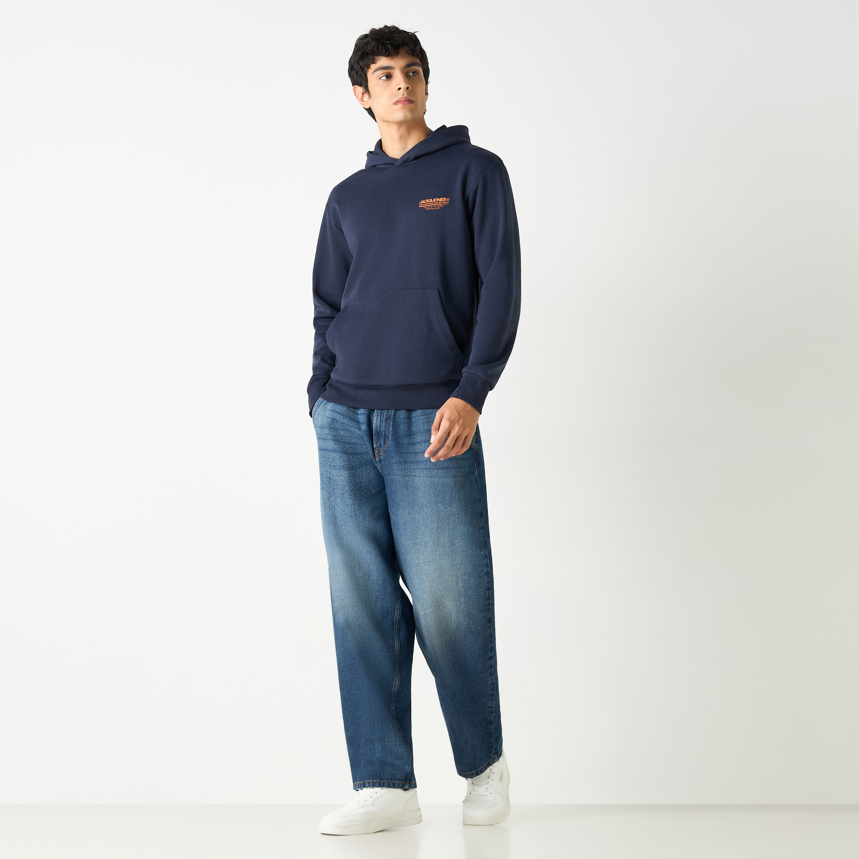 هوديي بأكمام طويلة ذو شعار من جاك آند جونز-men-winterwear-hoodiesandsweatshirts-image-3