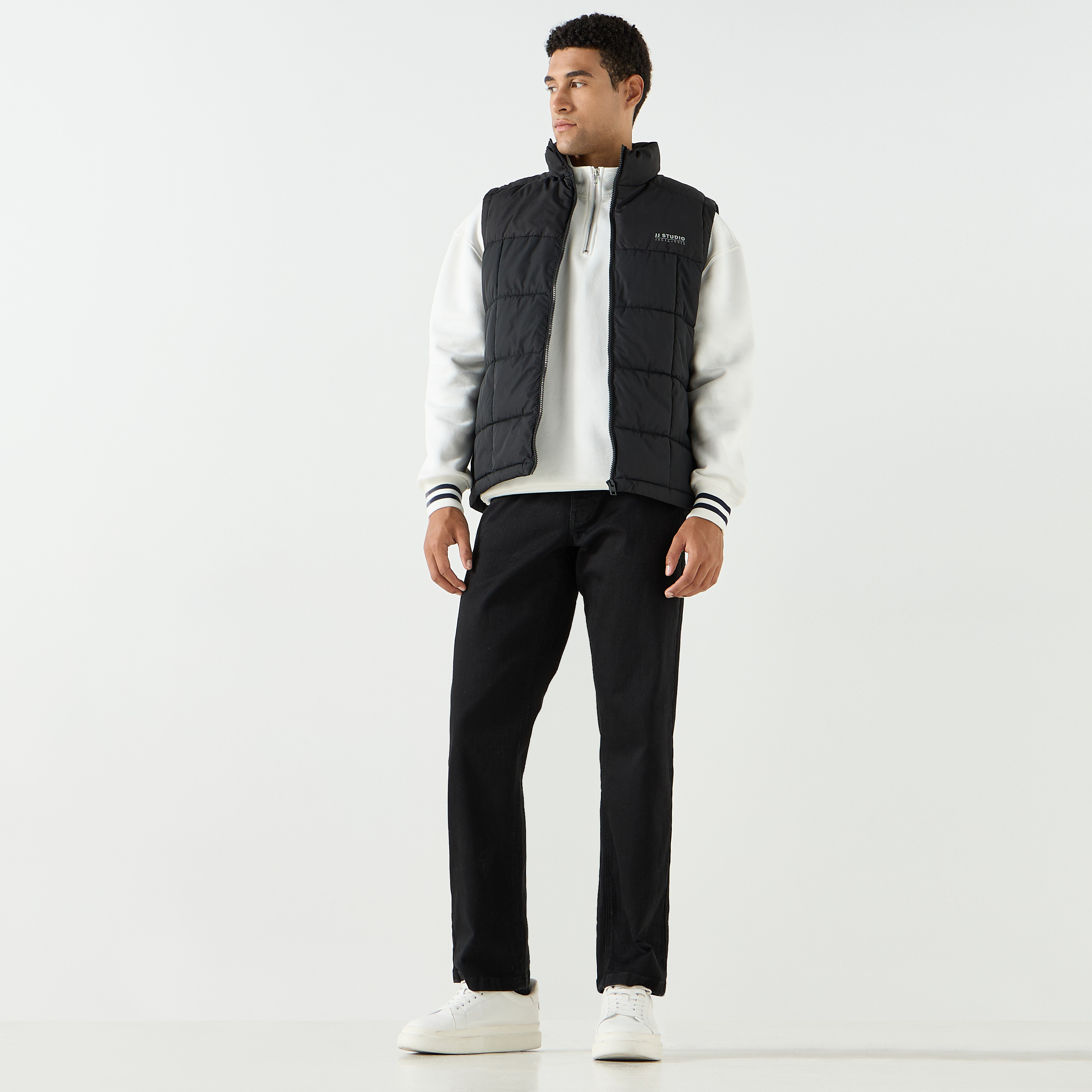 سترة جيليه للرجال من جاك آند جونز كولوربلوك برقبة عالية بدون أكمام-men-clothing-jacketsandblazers-jackets-image-3