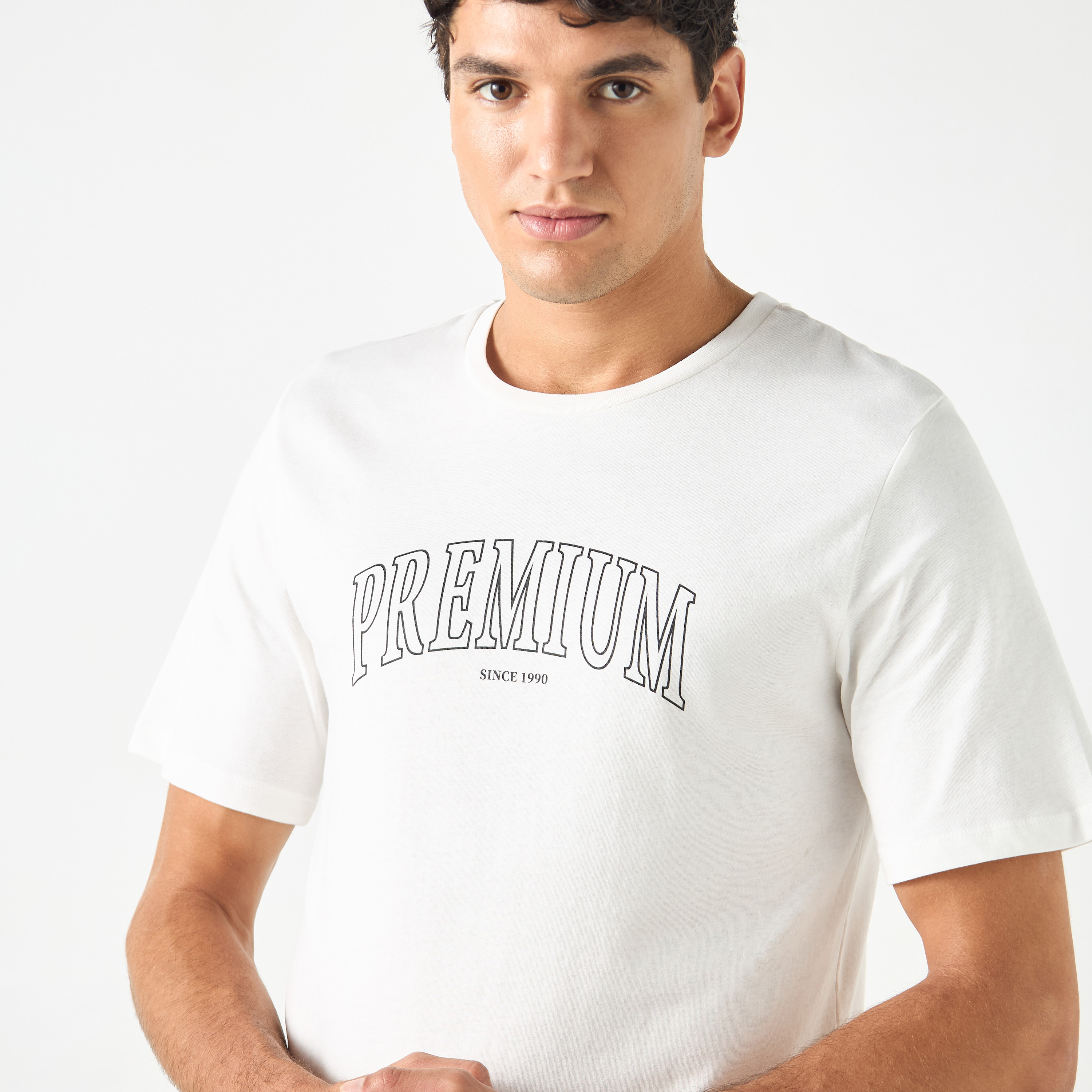 تي شيرت من جاك آند جونز مع مطبوع بأكمام قصيرة و ياقة مستديرة-men-clothing-tshirtsandpolos-tshirts-image-16