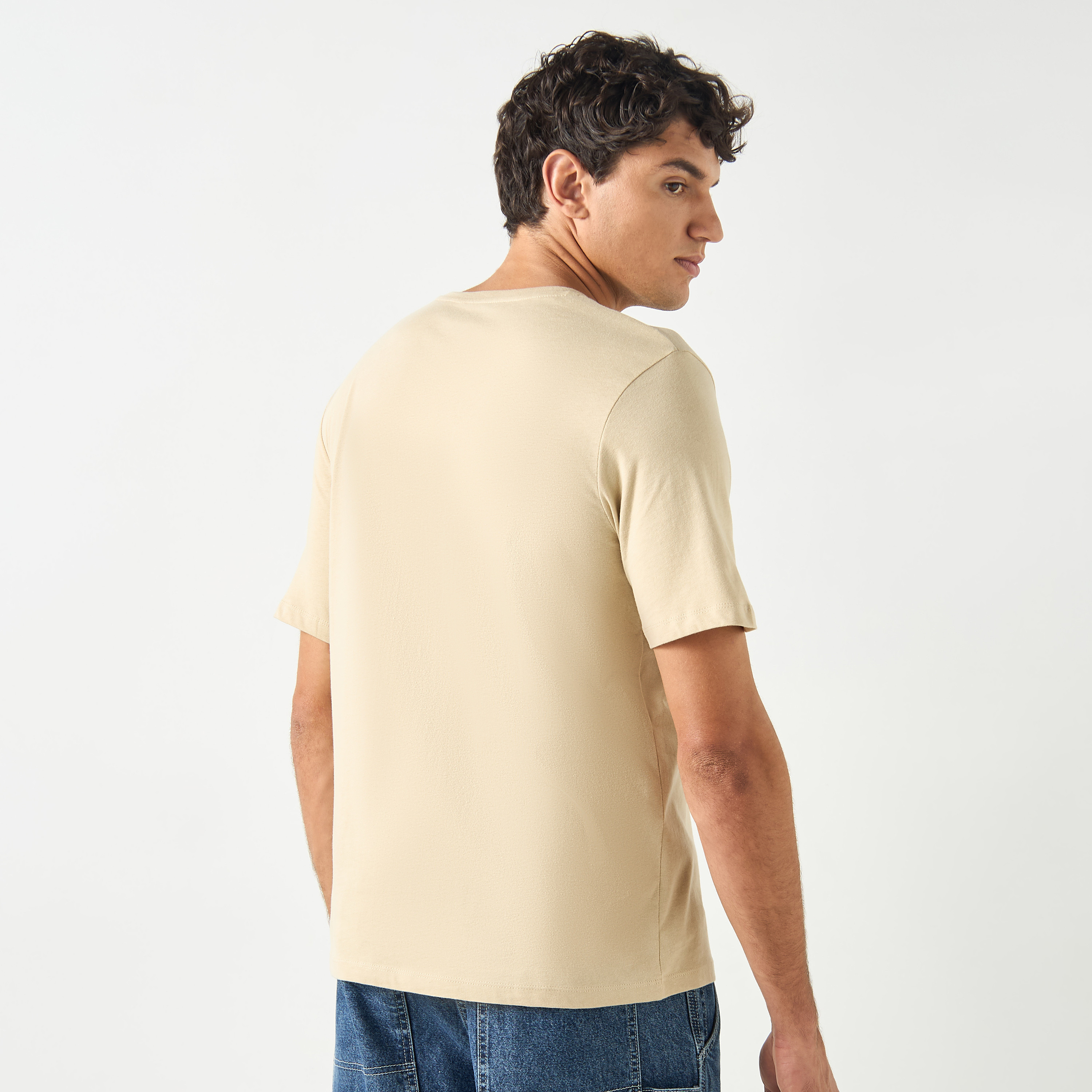 تي شيرت من جاك آند جونز مع مطبوع بأكمام قصيرة و ياقة مستديرة-men-clothing-tshirtsandpolos-tshirts-image-11