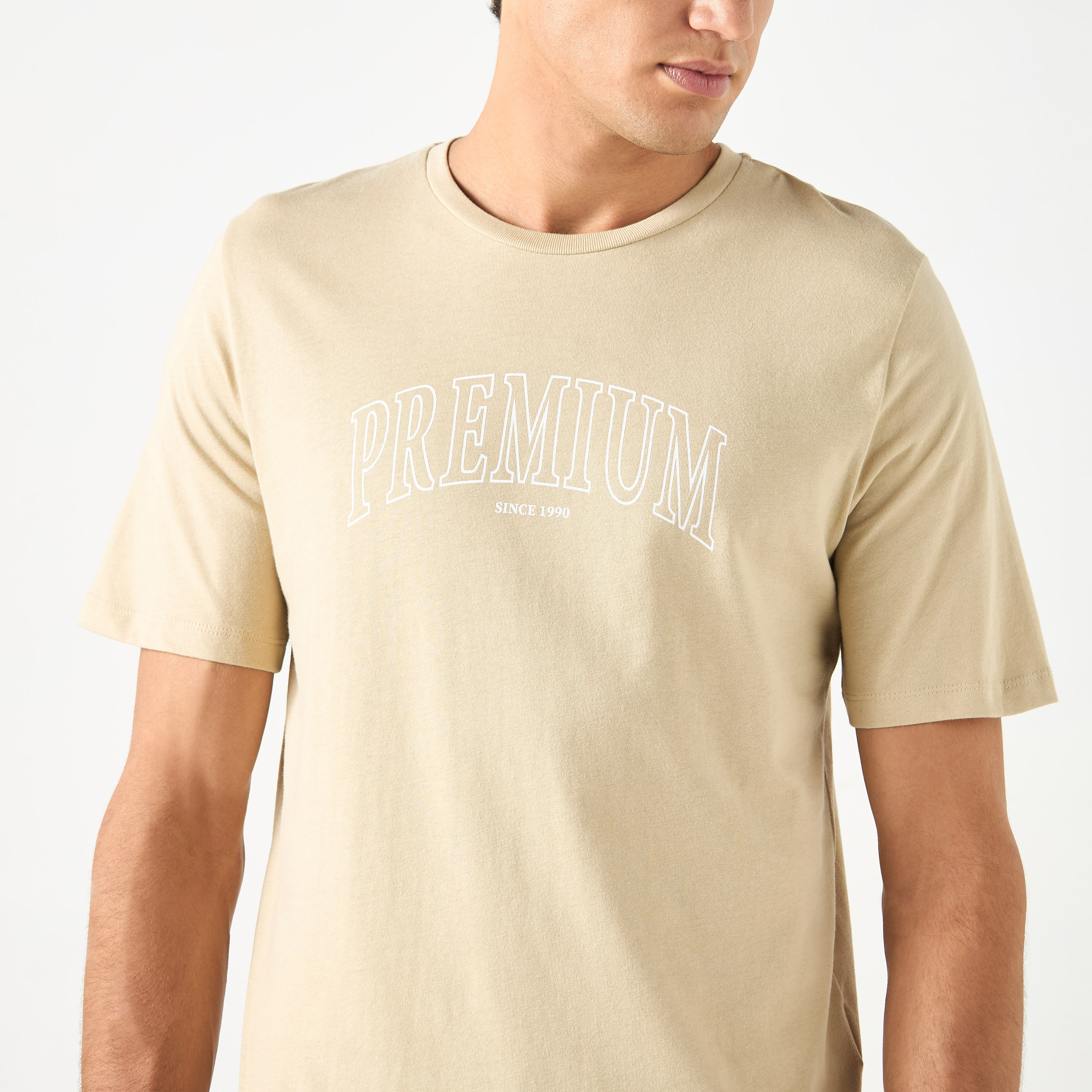 تي شيرت من جاك آند جونز مع مطبوع بأكمام قصيرة و ياقة مستديرة-men-clothing-tshirtsandpolos-tshirts-image-12