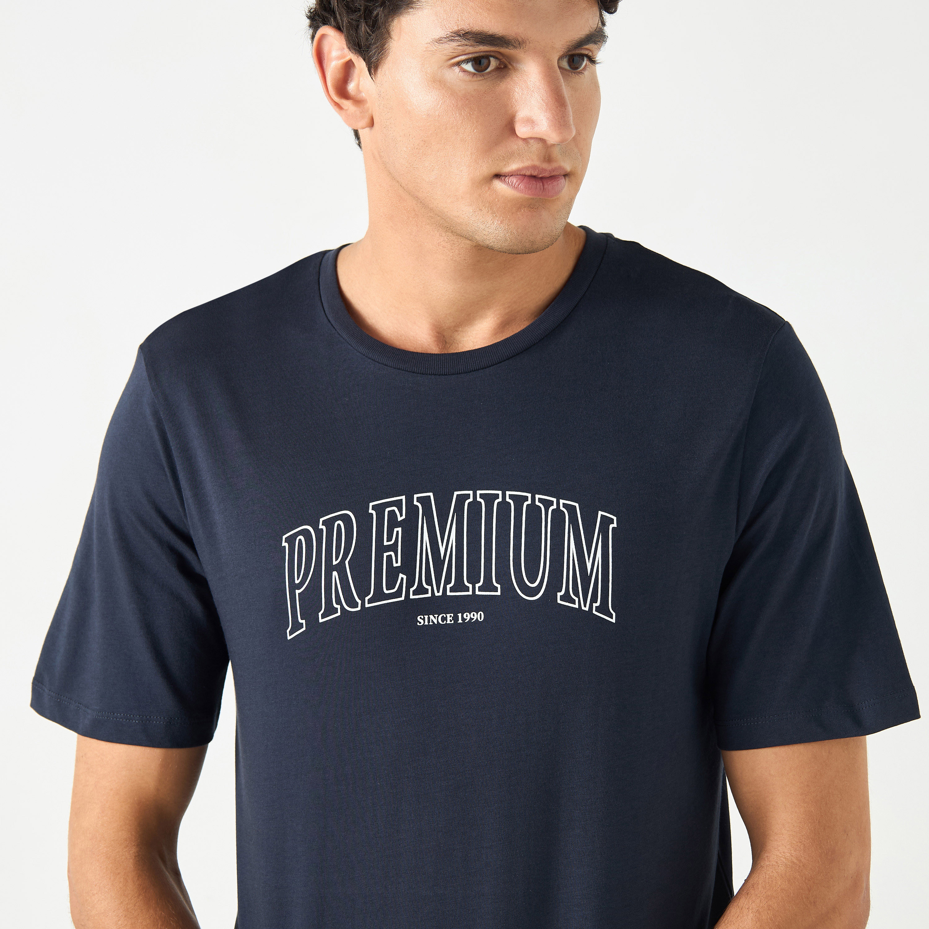تي شيرت من جاك آند جونز مع مطبوع بأكمام قصيرة و ياقة مستديرة-men-clothing-tshirtsandpolos-tshirts-image-4