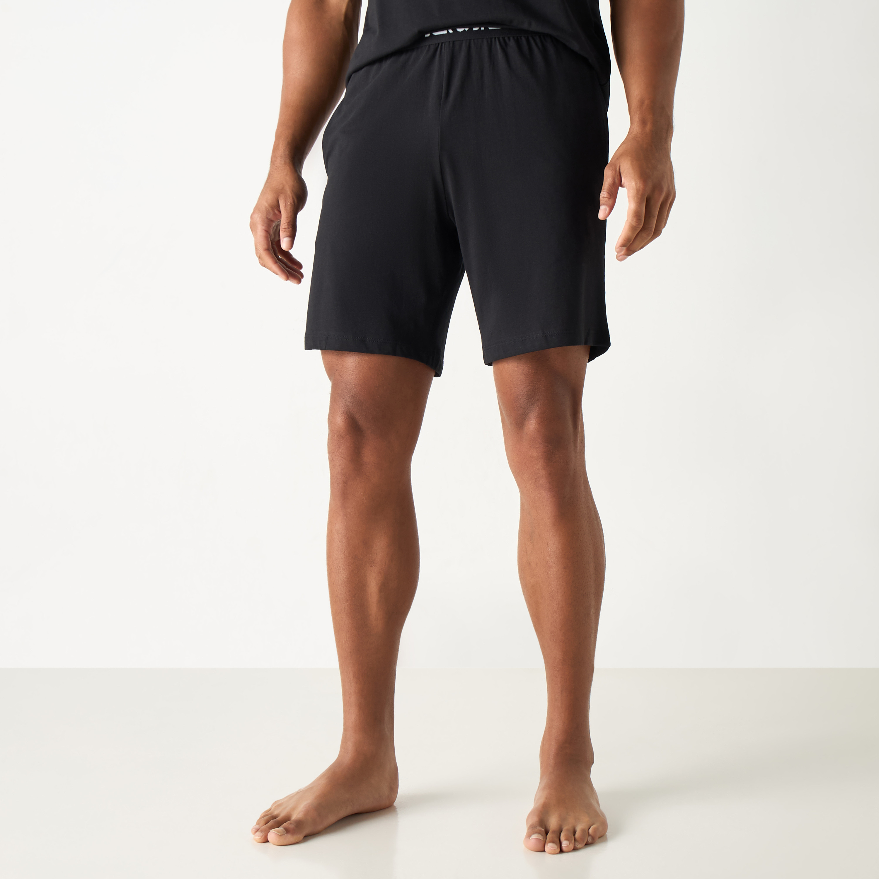 طقم قطعتين من تي شيرت وشورت بأكمام قصيرة وياقة دائرية وشعار من جاك آند جونز-men-clothing-nightwear-sets-image-4