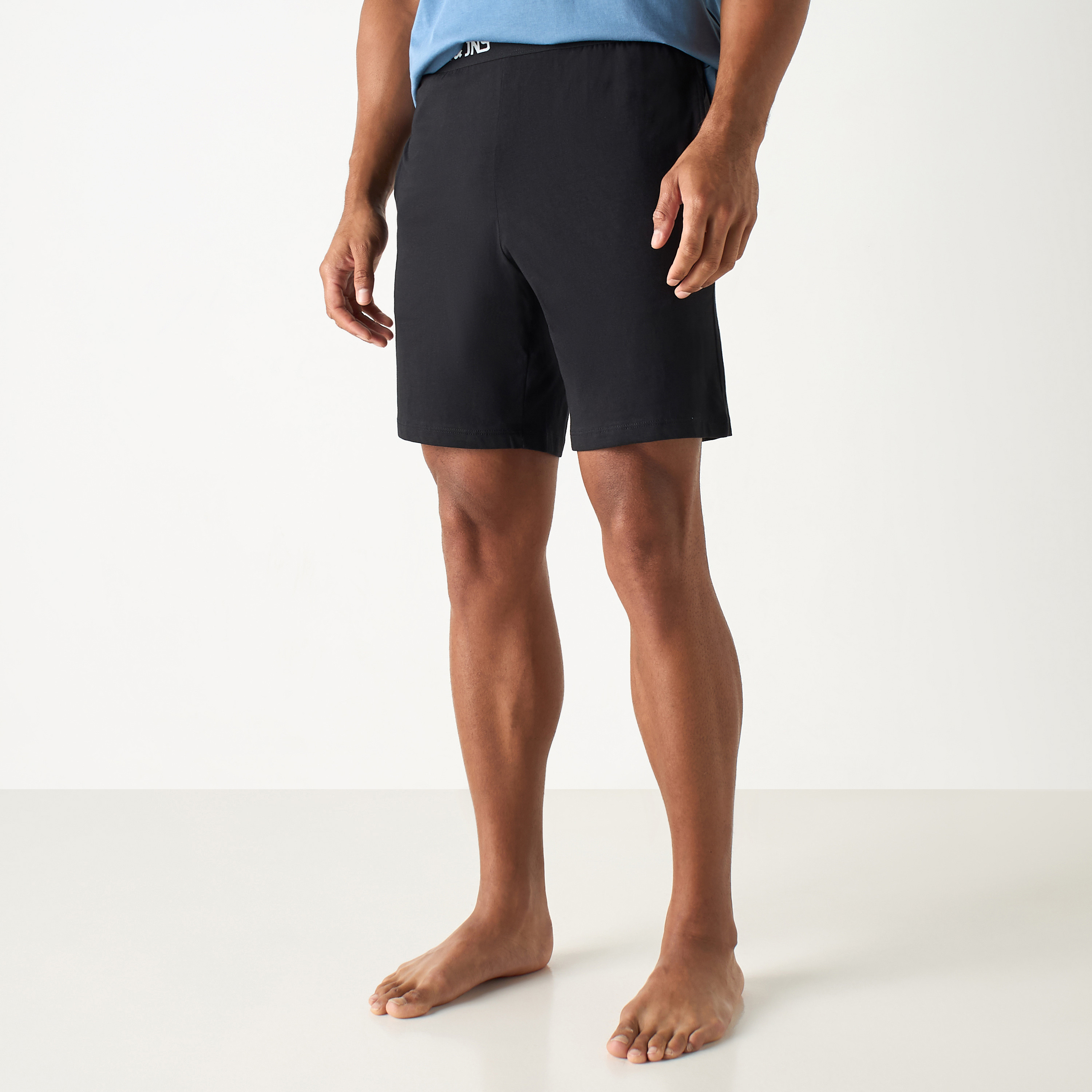 طقم قطعتين من تي شيرت وشورت بأكمام قصيرة وياقة دائرية وشعار من جاك آند جونز-men-clothing-nightwear-sets-image-10