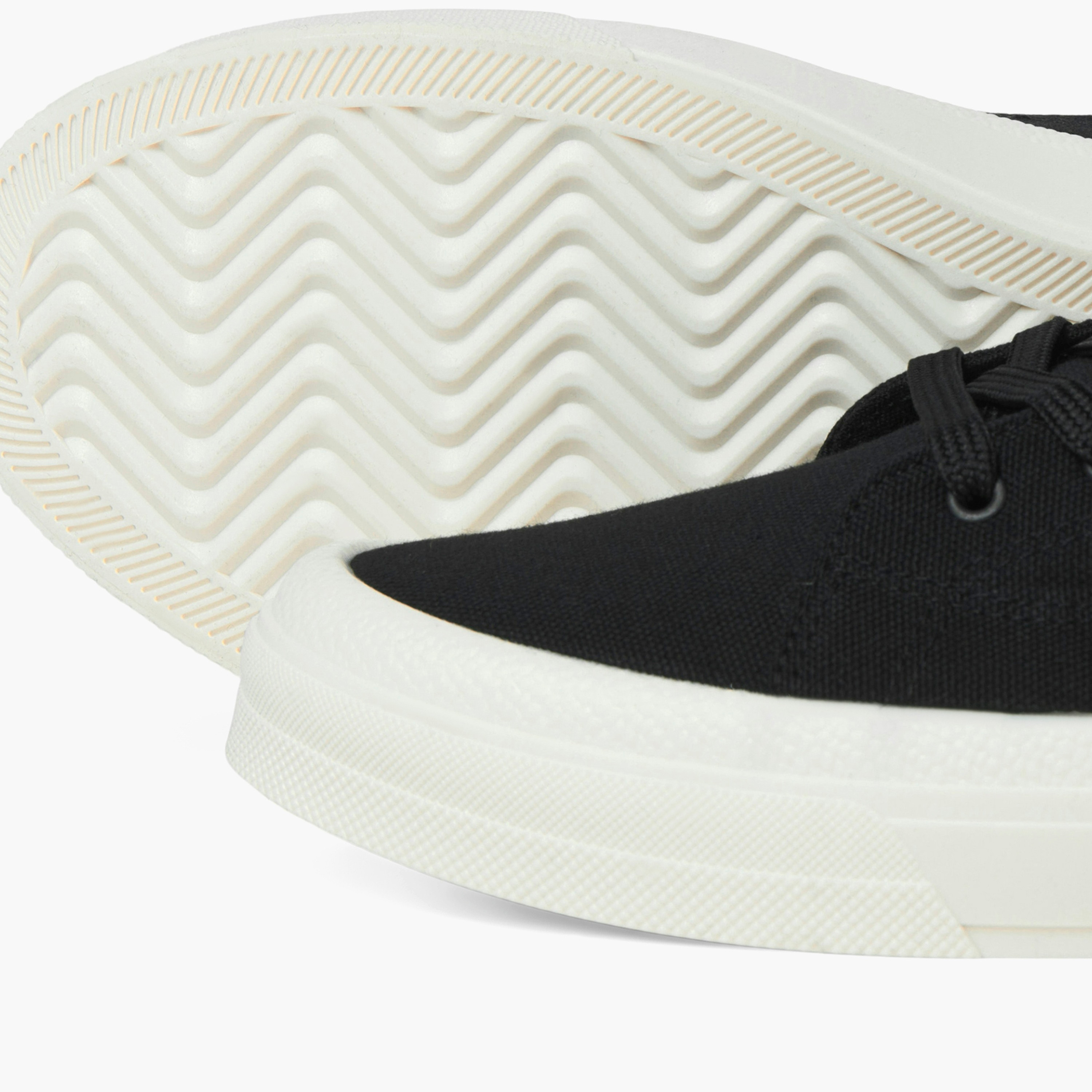 سنيكرز دو قماشي من جاك آند جونز للرجال مع رباط برقبة منخفضة-men-shoes-sneakers-image-5