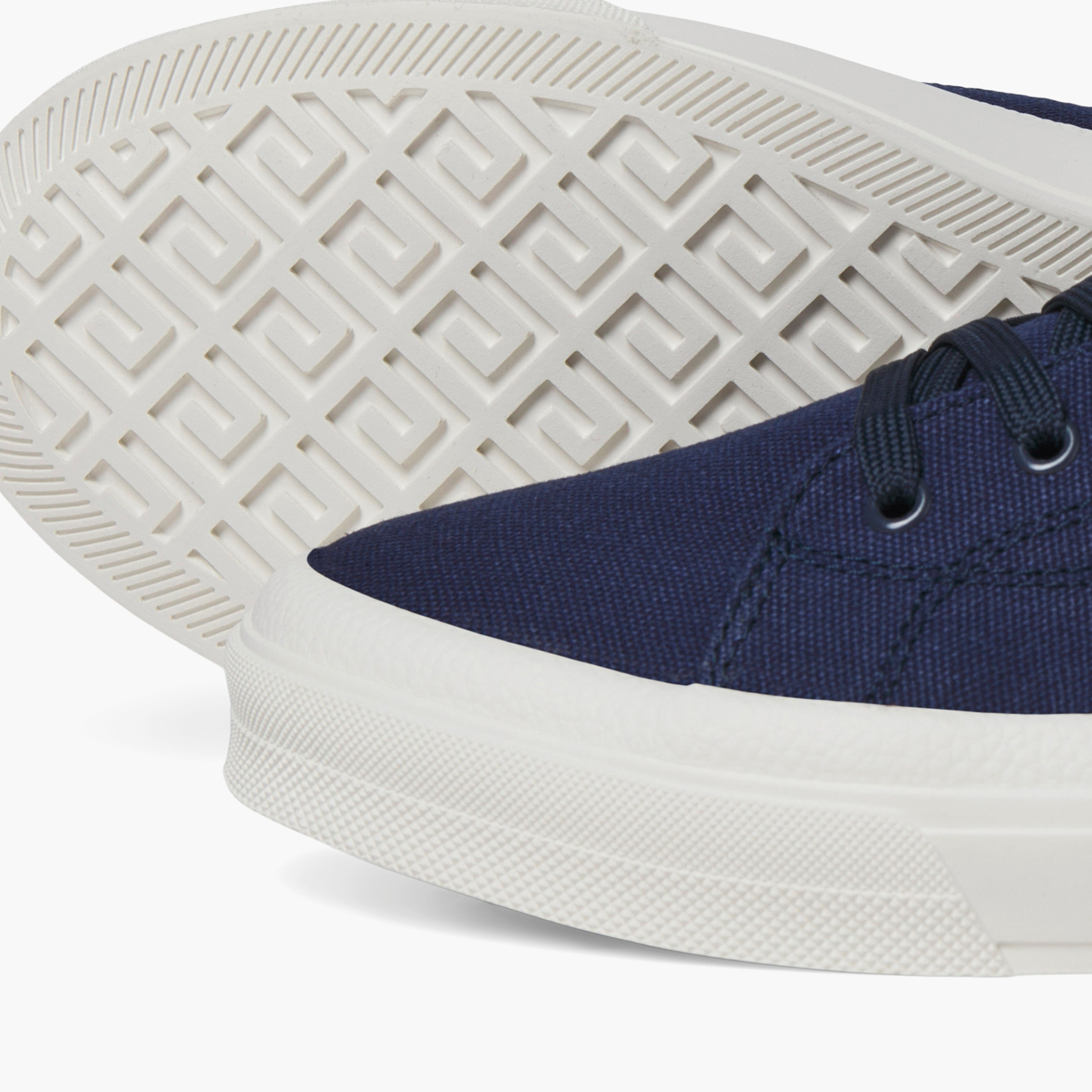 سنيكرز دو قماشي من جاك آند جونز للرجال مع رباط برقبة منخفضة-men-shoes-sneakers-image-11