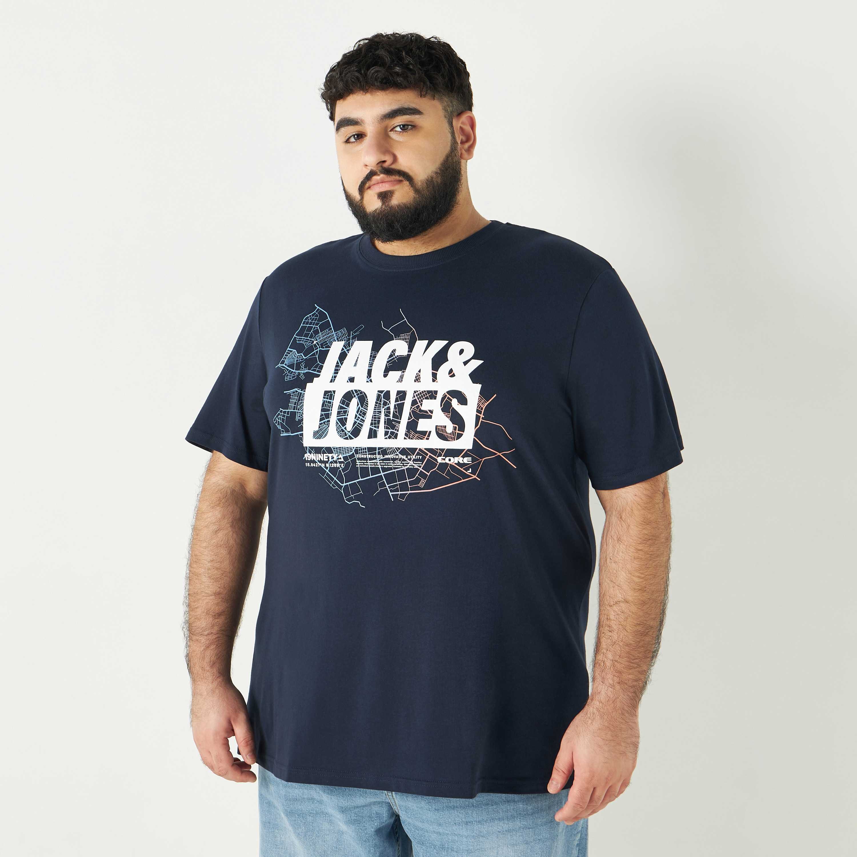 تيشيرت بطبعات ذو مقاس كبير من جاك آند جونز بياقة دائرية وأكمام قصيرة-men-clothing-tshirtsandpolos-tshirts-image-1