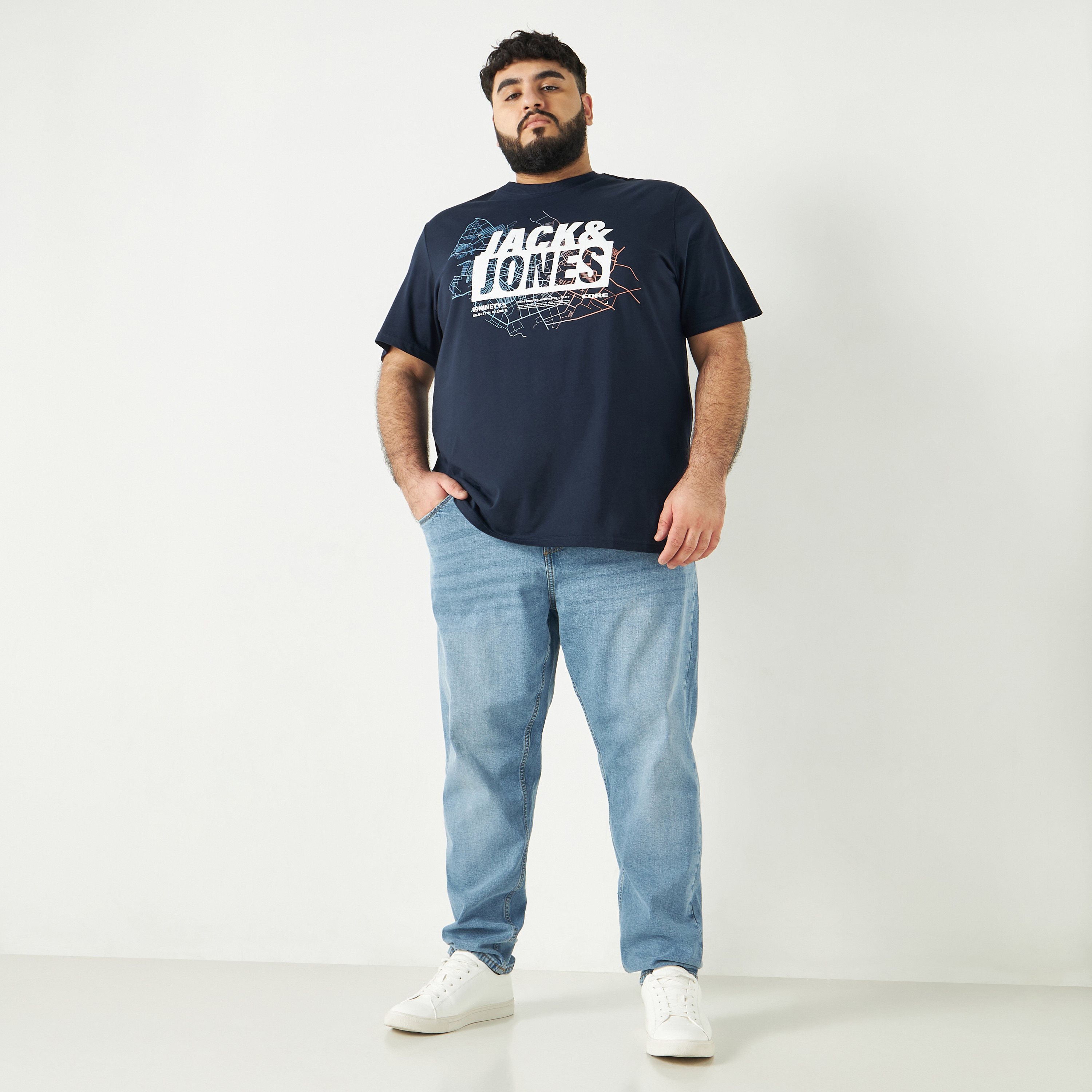 تيشيرت بطبعات ذو مقاس كبير من جاك آند جونز بياقة دائرية وأكمام قصيرة-men-clothing-tshirtsandpolos-tshirts-image-2