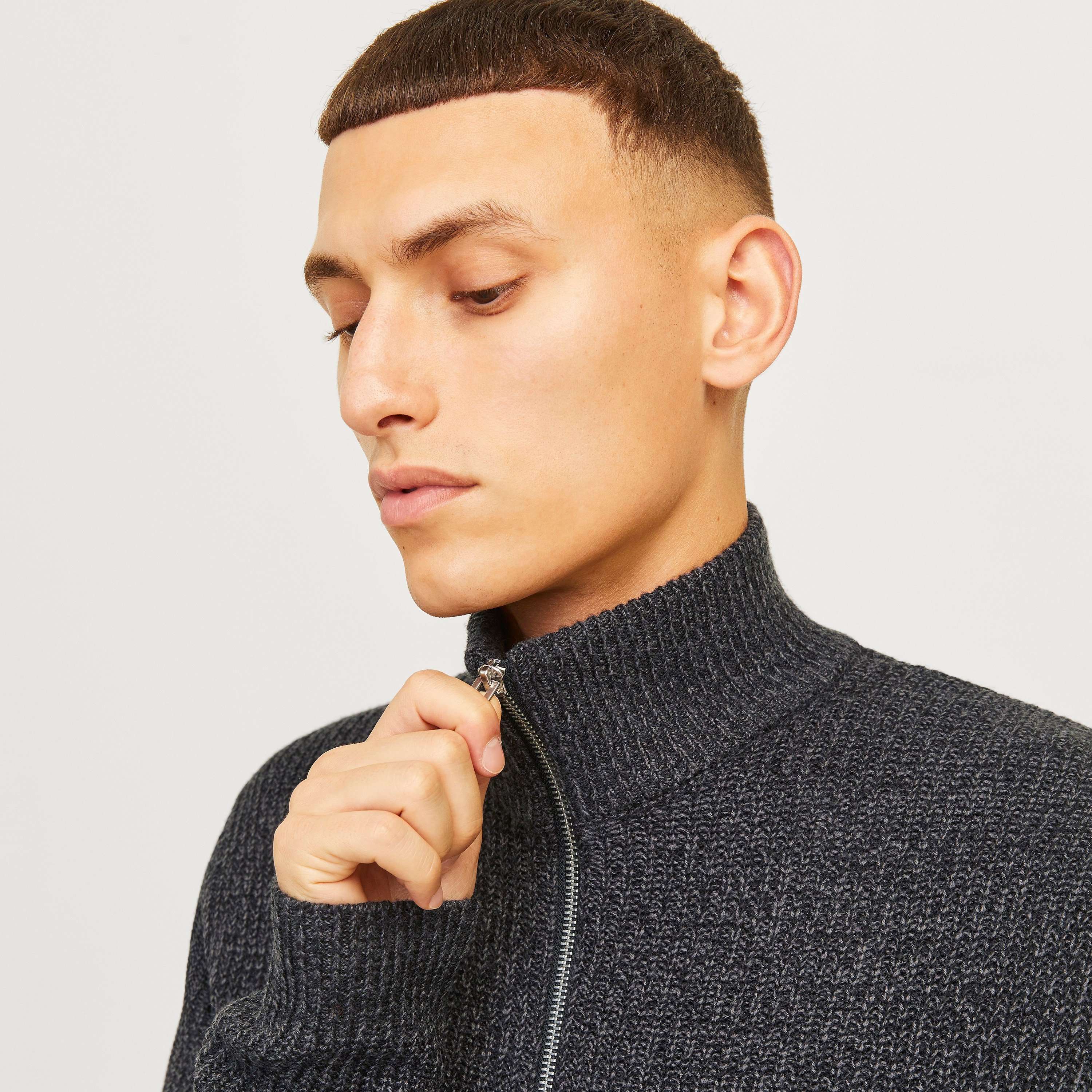 جاك آند جونز سترة متماسكة ذات رقبة عالية وأكمام طويلة للرجال-men-clothing-sweatersandpullovers-image-3