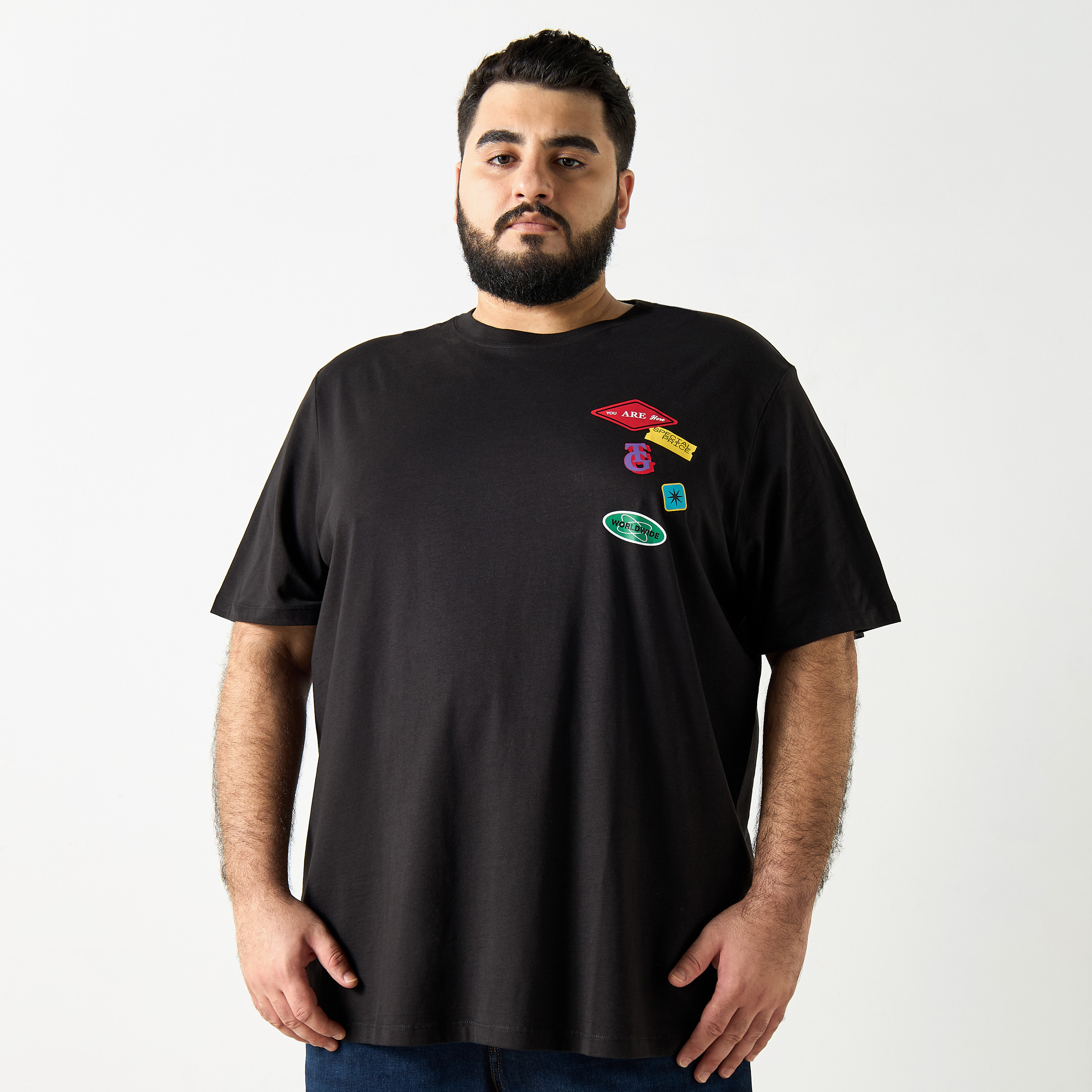 تي شيرت ذو مقاس كبير من جاك آند جونز ذو جرافيك بأكمام قصيرة و ياقة مستديرة-men-clothing-tshirtsandpolos-tshirts-image-2
