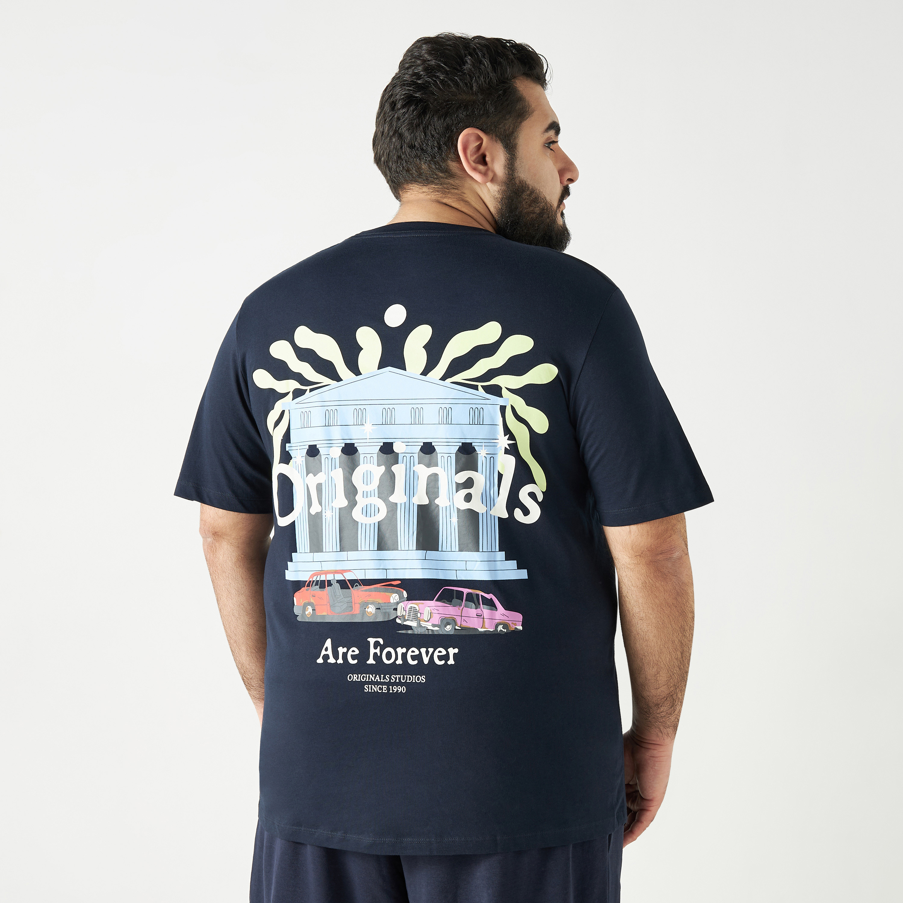 تيشيرت بطبعات جرافيك ذو مقاس كبير من جاك آند جونز بياقة دائرية وأكمام قصيرة-men-clothing-tshirtsandpolos-tshirts-image-1