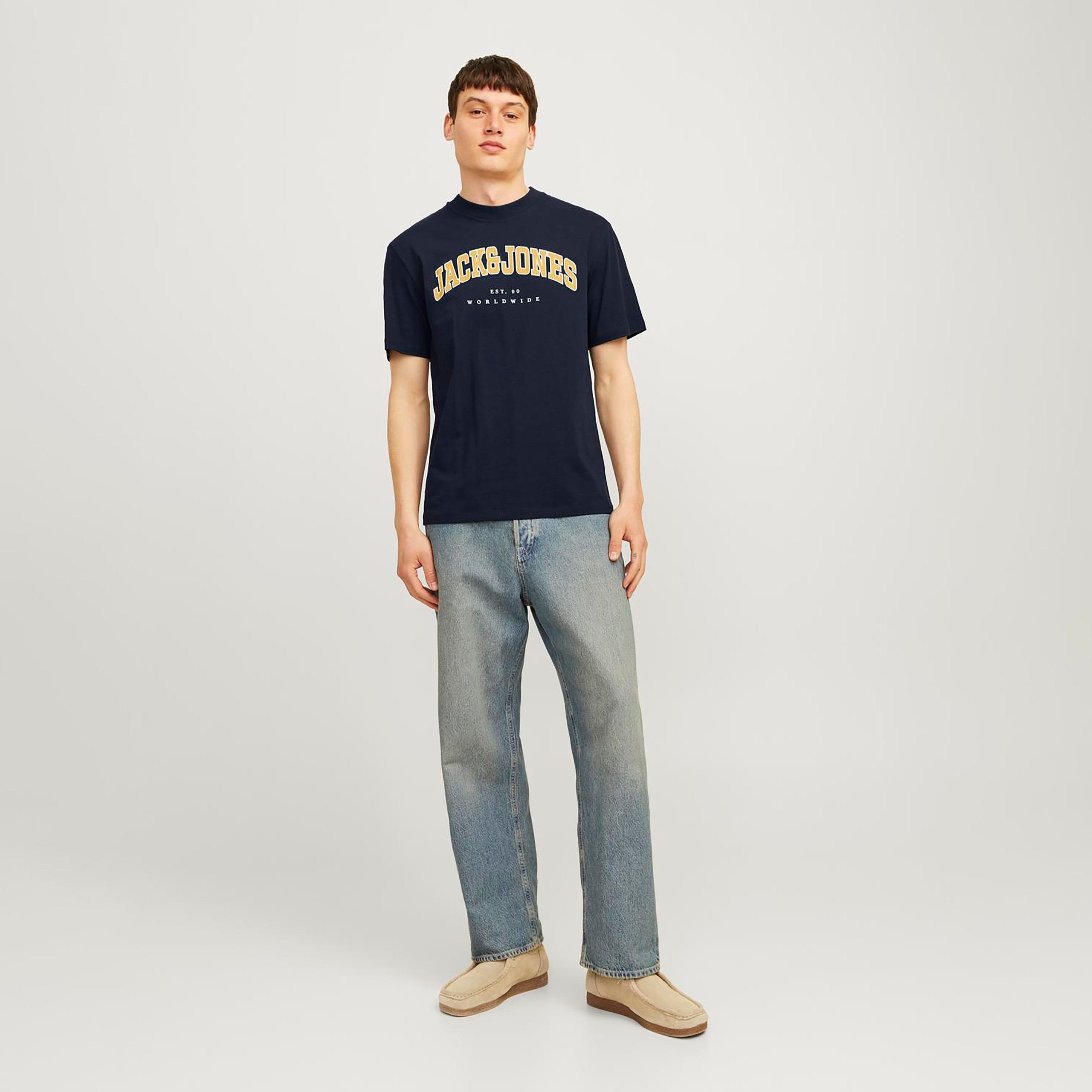 تيشيرت بأكمام قصيرة وياقة دائرية وشعار  من جاك آند جونز-men-clothing-tshirtsandpolos-tshirts-image-6