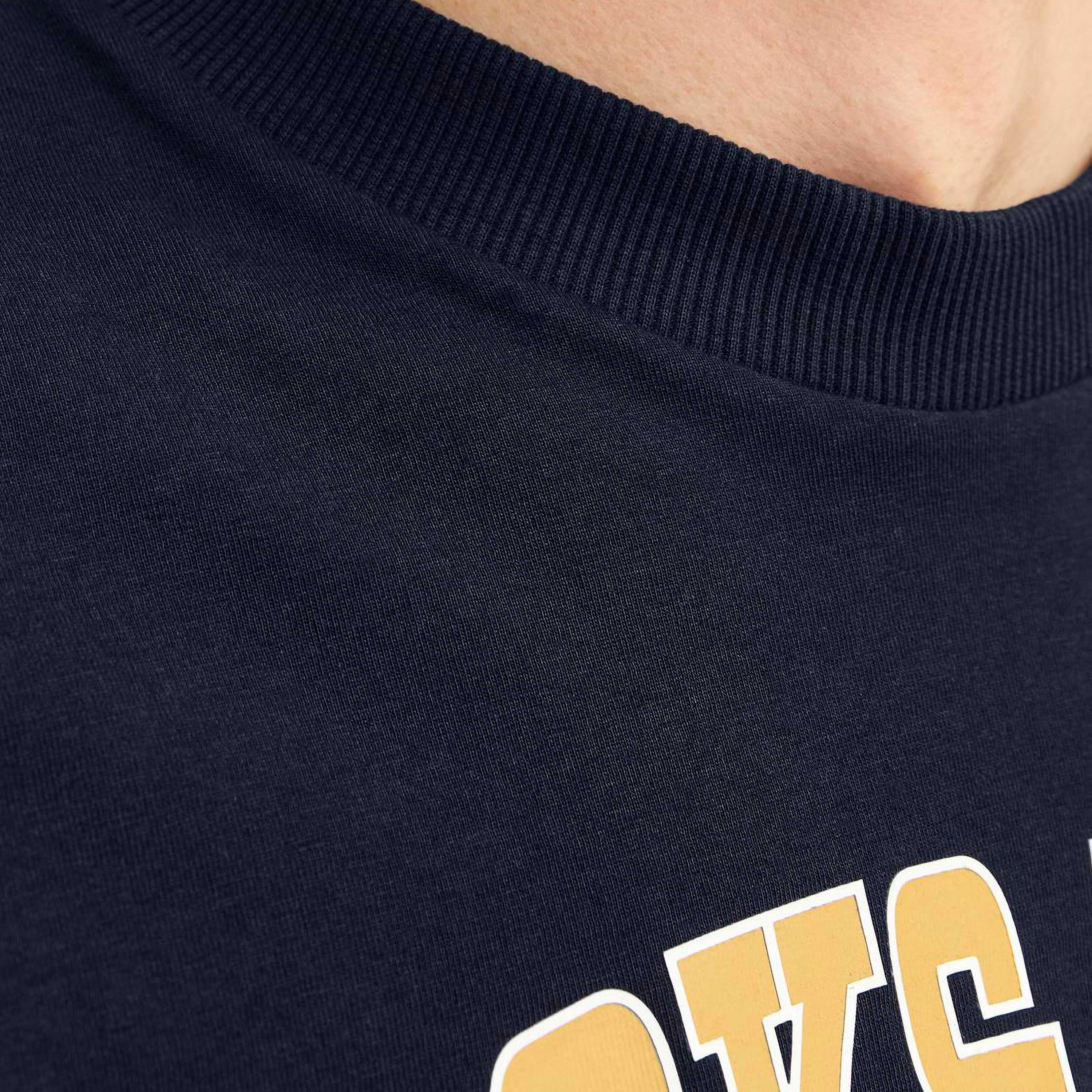 تيشيرت بأكمام قصيرة وياقة دائرية وشعار  من جاك آند جونز-men-clothing-tshirtsandpolos-tshirts-image-7