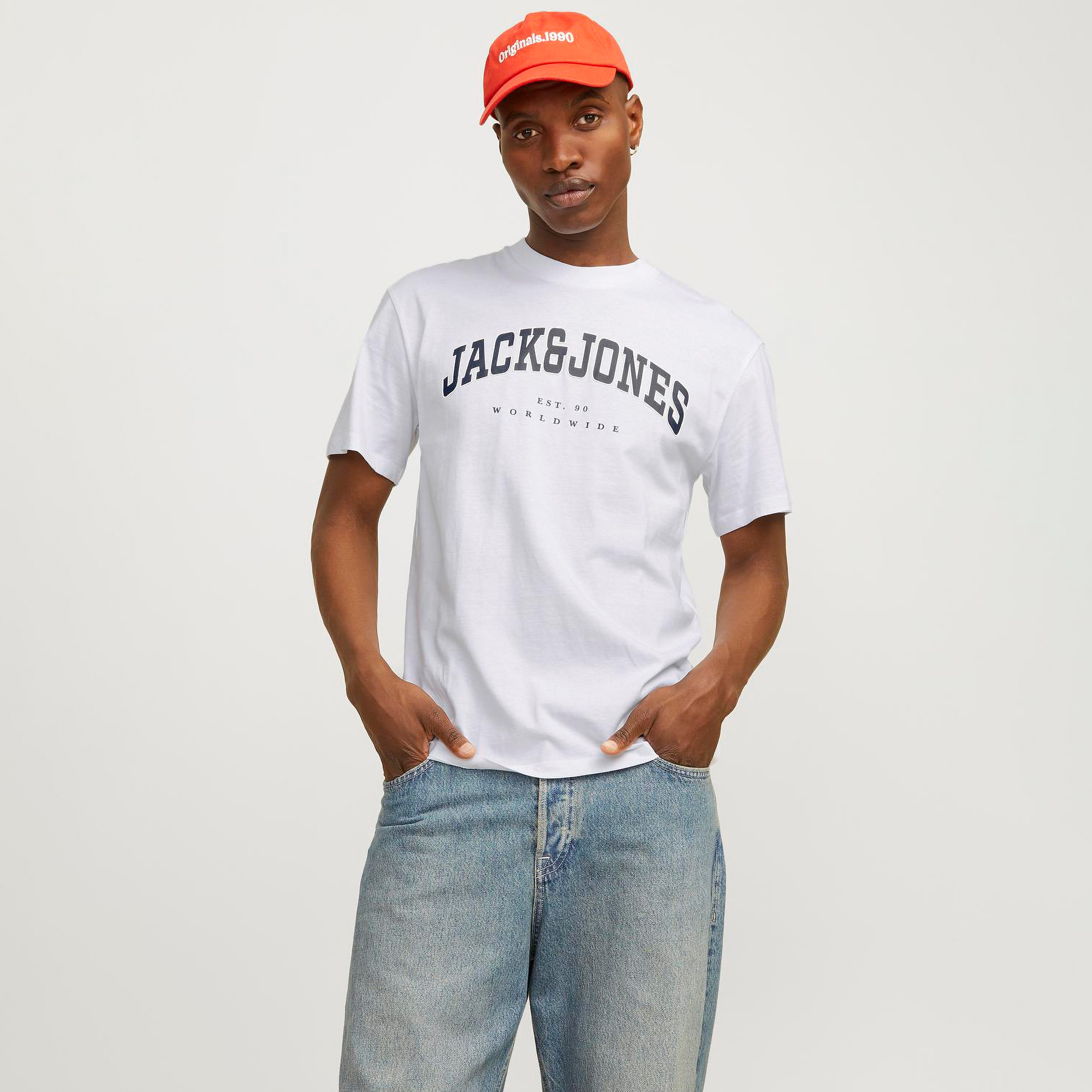 تيشيرت بأكمام قصيرة وياقة دائرية وشعار  من جاك آند جونز-men-clothing-tshirtsandpolos-tshirts-image-9