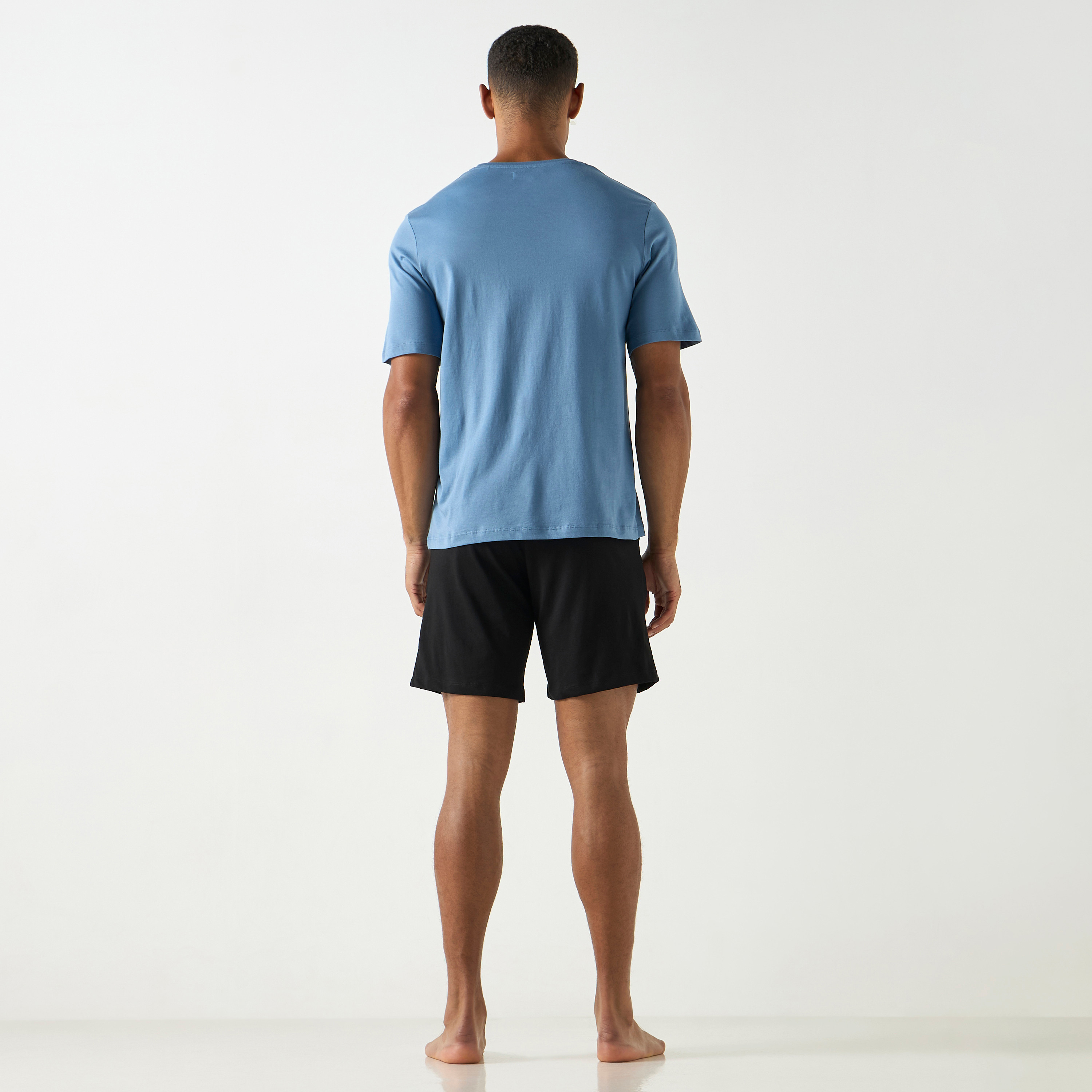 مجموعة بيجامة شورت وتي شيرت بياقة دائرية وشعار من جاك اند جونز-men-clothing-nightwear-sets-image-9