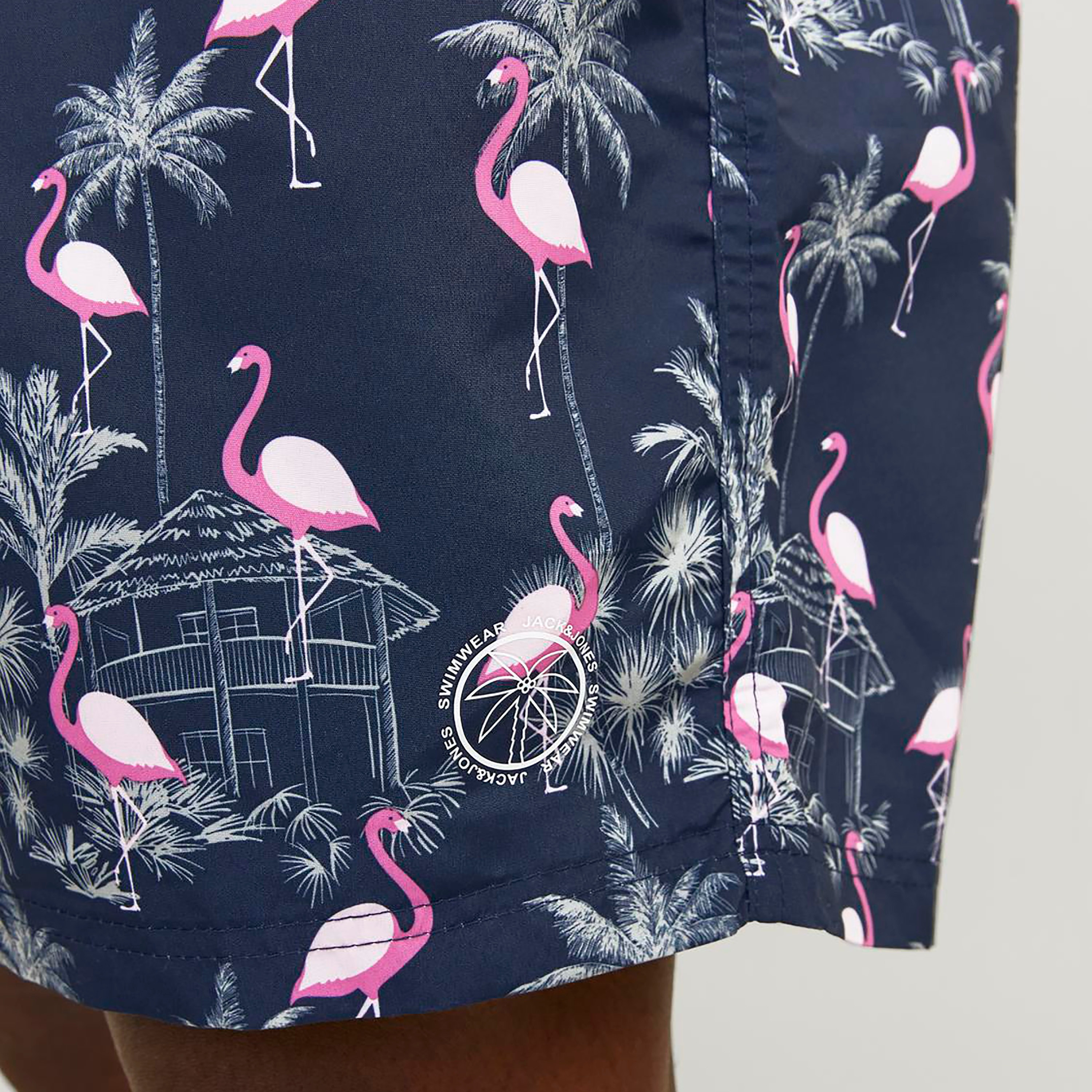 شورت سباحة بحزام خصر مطبوع ومقاس كبير من جاك آند جونز-men-clothing-bottoms-shorts-image-3