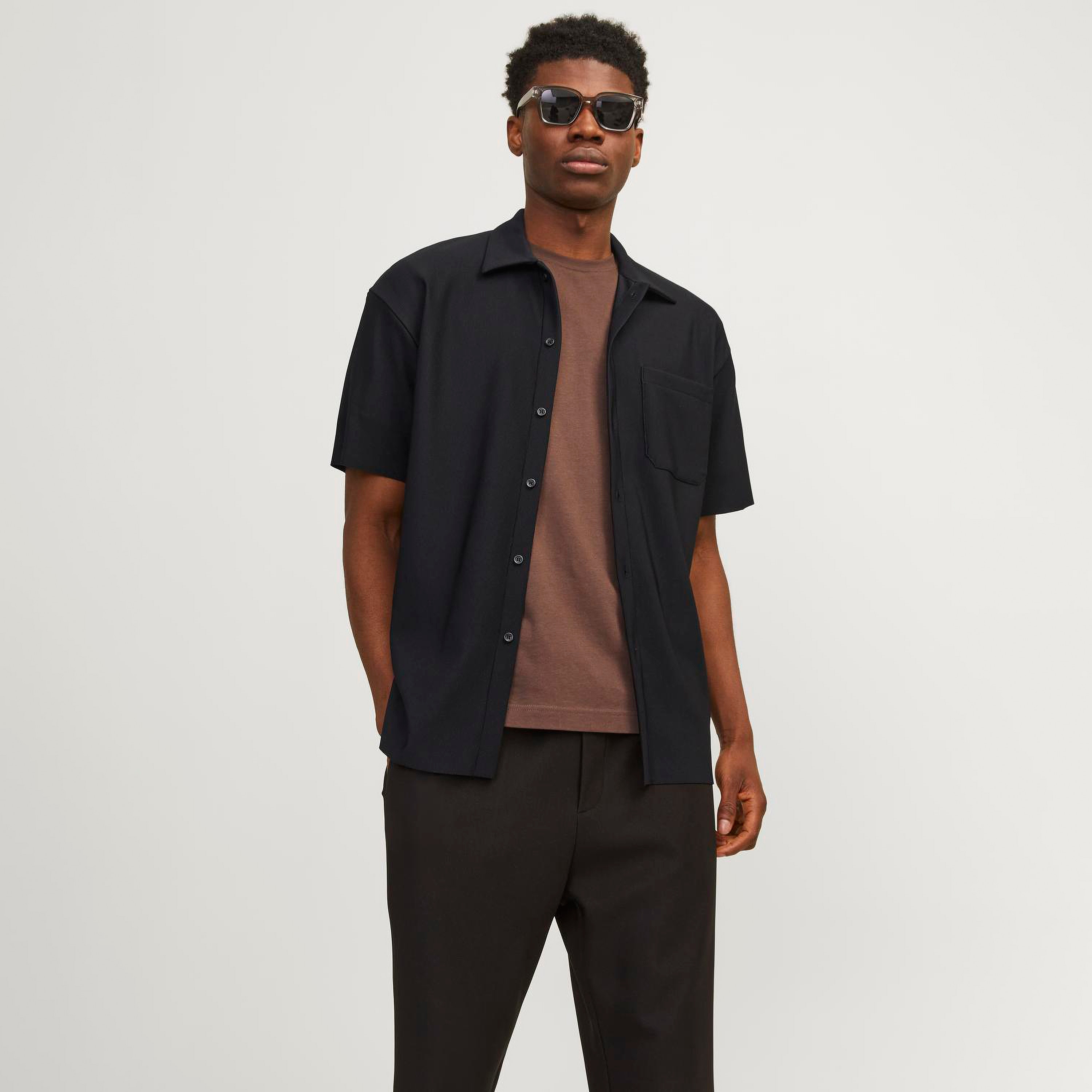 قميص من جاك آند جونز بياقة ذو مضلعة مع أكمام قصيرة-men-clothing-shirts-image-1