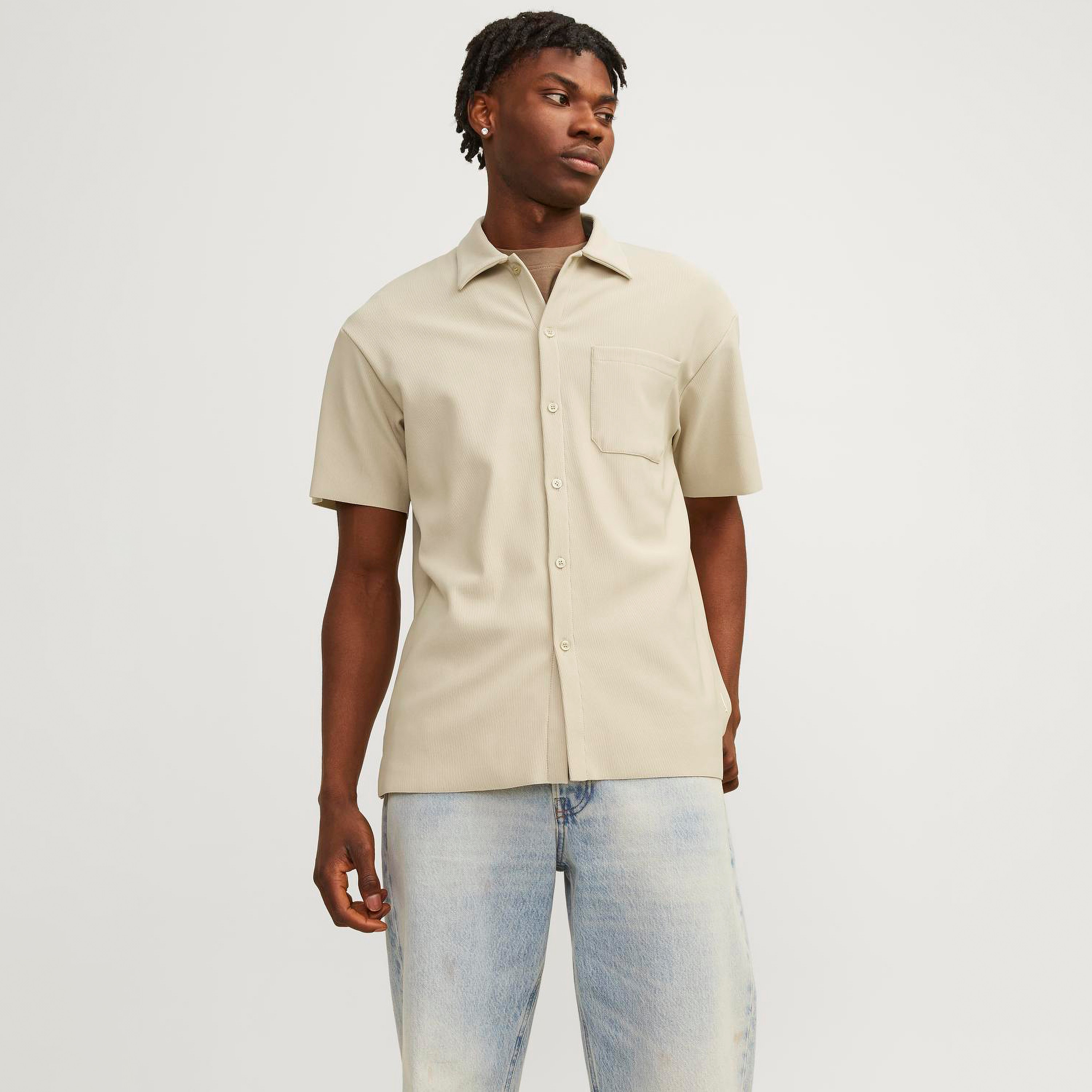 قميص من جاك آند جونز بياقة ذو مضلعة مع أكمام قصيرة-men-clothing-shirts-image-9