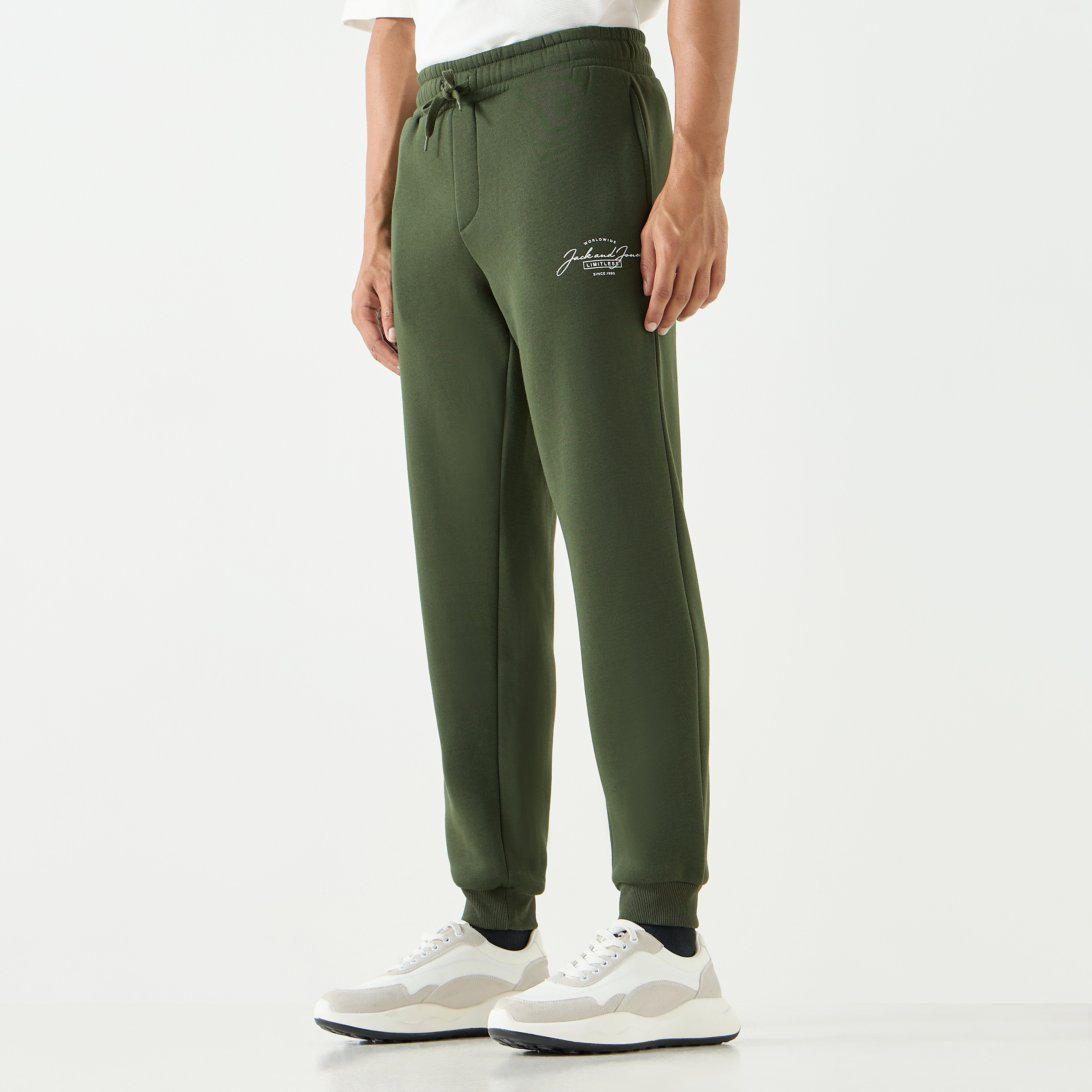 جاك آند جونز بنطال رياضي متوسط ​​الارتفاع مطاطي ورباط للرجال-men-clothing-bottoms-joggers-image-1