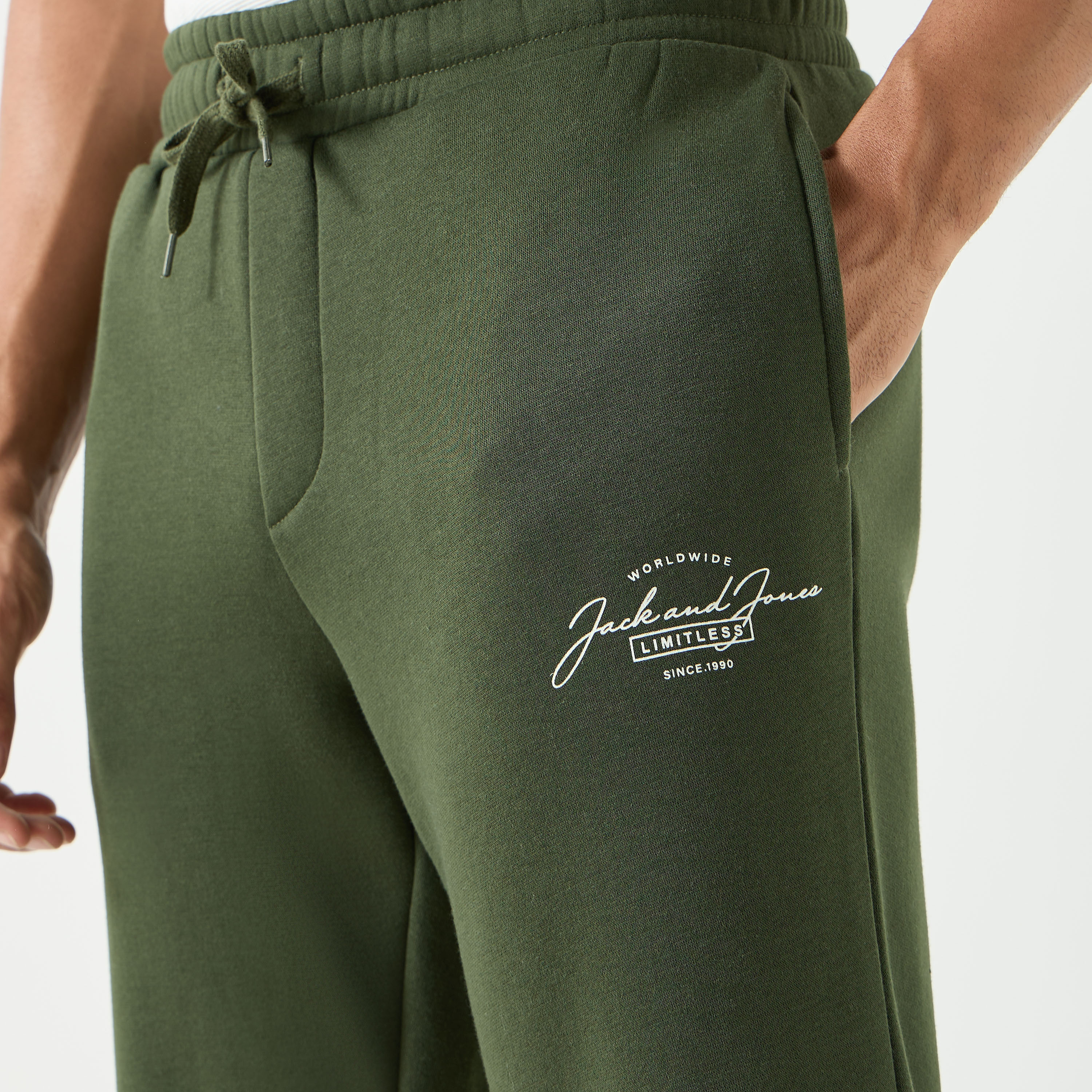 جاك آند جونز بنطال رياضي متوسط ​​الارتفاع مطاطي ورباط للرجال-men-clothing-bottoms-joggers-image-4
