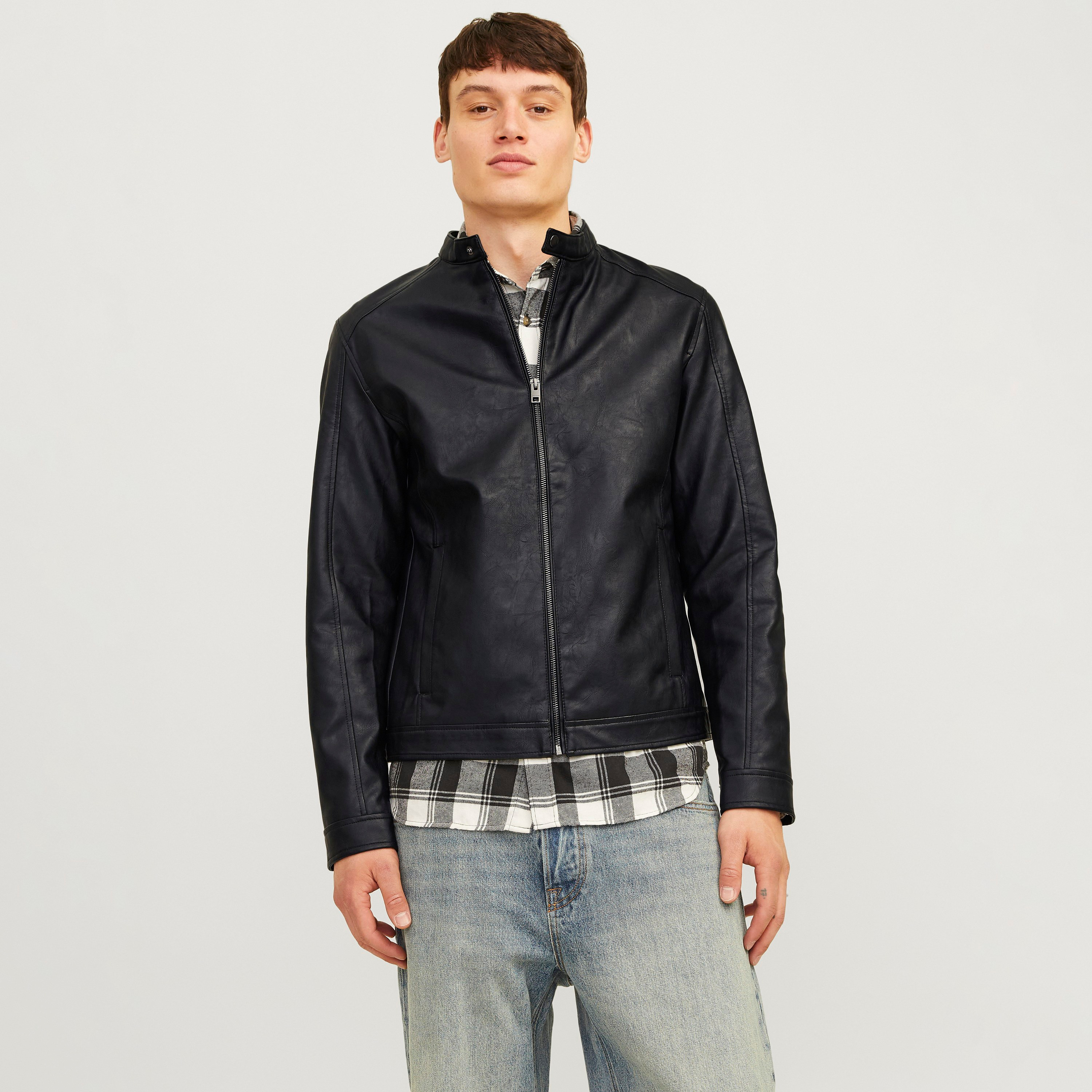 جاكيت راكبي الدراجات النارية سادة للرجال بأكمام طويلة وياقة شريطية من جاك اند جونز-men-clothing-jacketsandblazers-jackets-image-1