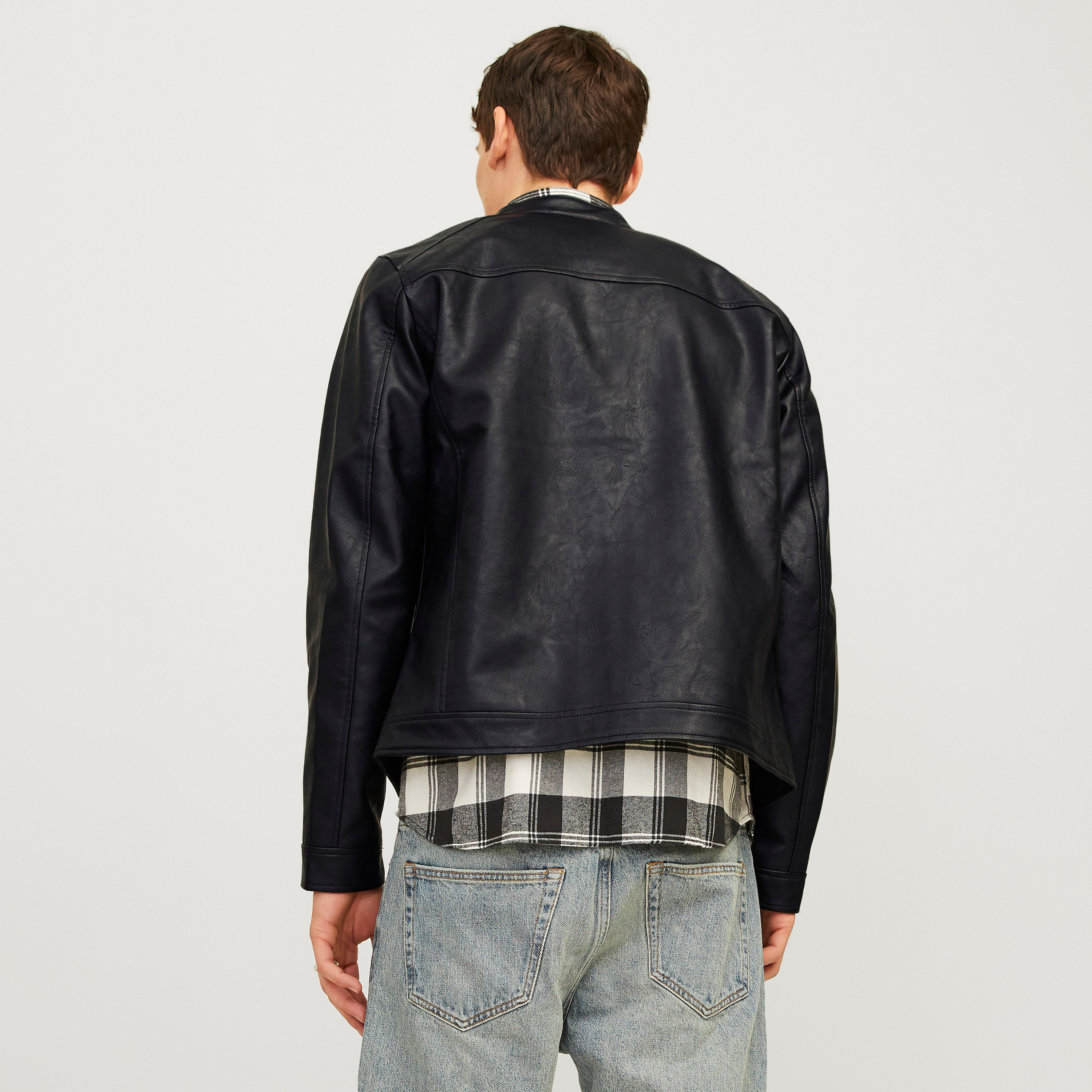 جاكيت راكبي الدراجات النارية سادة للرجال بأكمام طويلة وياقة شريطية من جاك اند جونز-men-clothing-jacketsandblazers-jackets-image-5