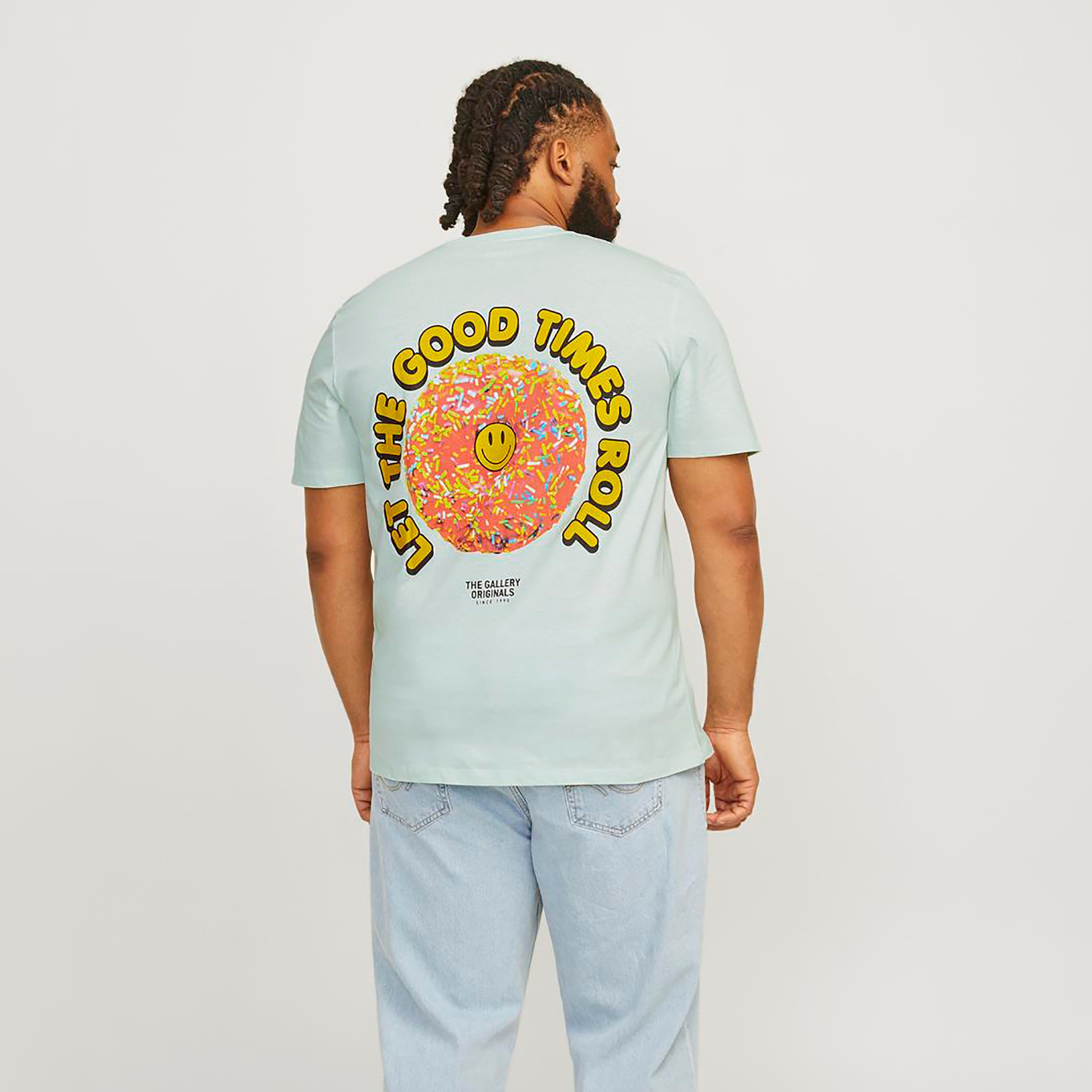 تيشيرت بأكمام قصيرة ورقبة دائرية ومطبوع بمقاس كبير من جاك آند جونز-men-clothing-tshirtsandpolos-tshirts-image-12