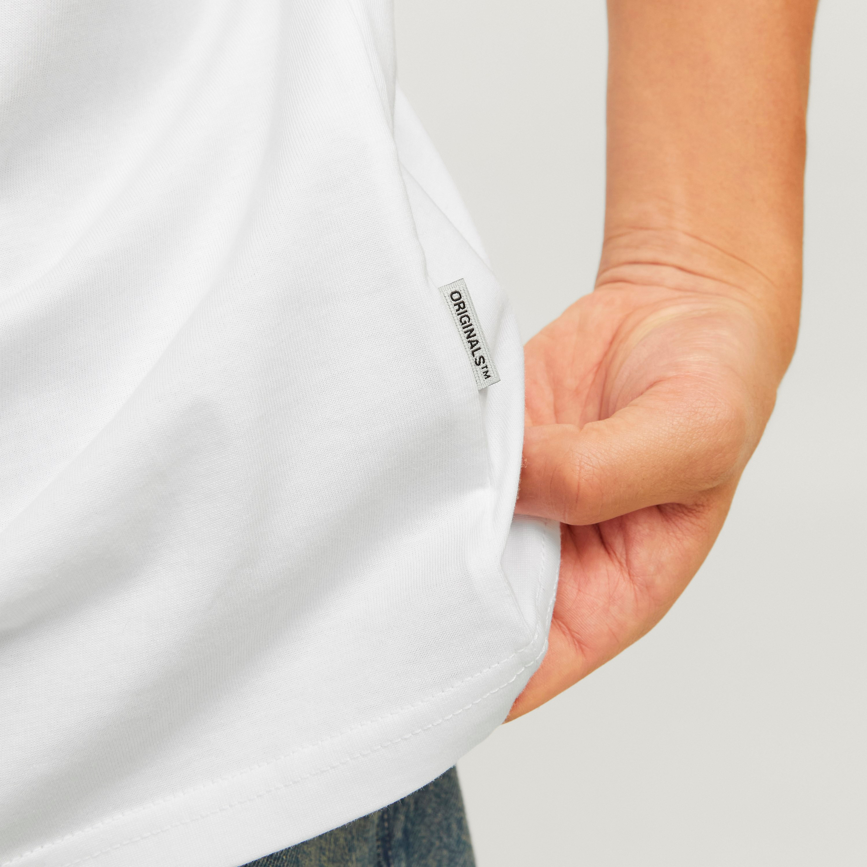 تي شيرت رجالي مطبوع بياقة دائرية وأكمام قصيرة من جاك اند جونز-men-clothing-tshirtsandpolos-tshirts-image-7