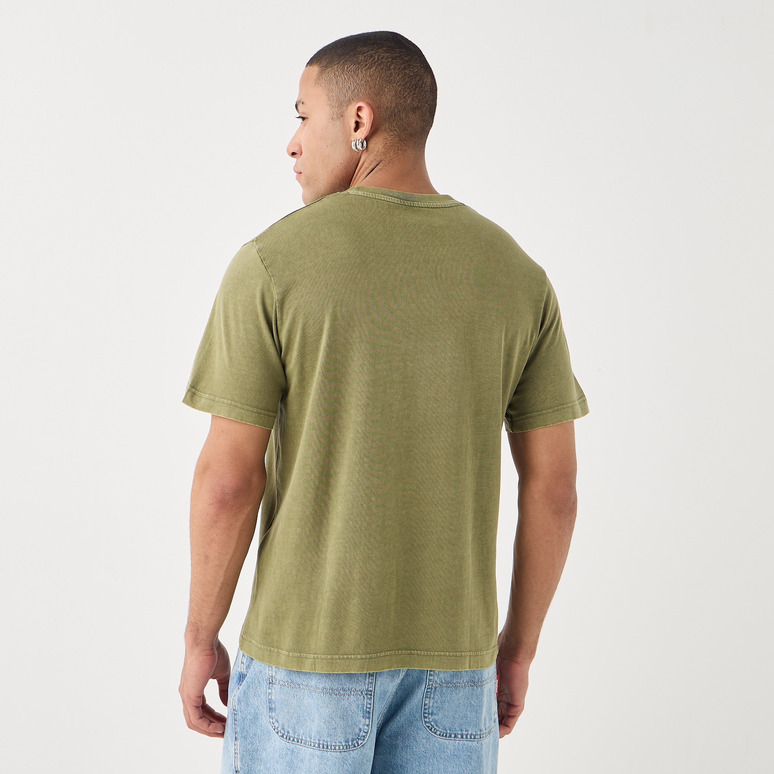 تي شيرت رجالي بأكمام قصيرة ورقبة دائرية وشعار من جاك اند جونز-men-clothing-tshirtsandpolos-tshirts-image-3