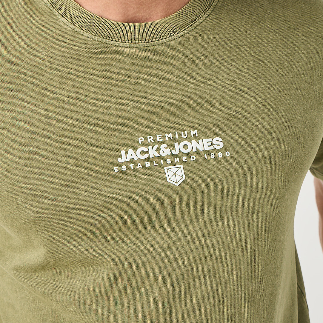 تي شيرت رجالي بأكمام قصيرة ورقبة دائرية وشعار من جاك اند جونز-men-clothing-tshirtsandpolos-tshirts-image-5