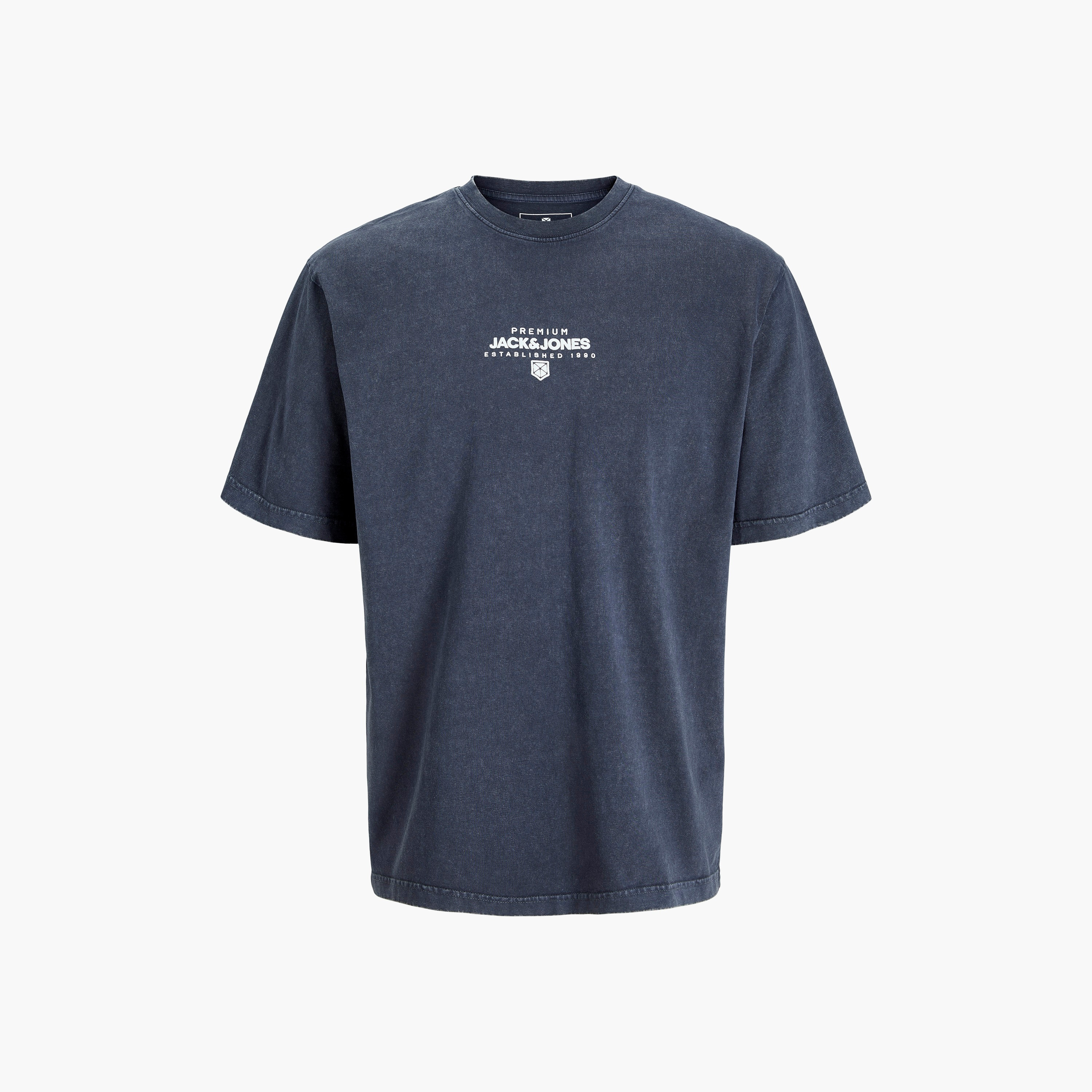 تي شيرت رجالي بأكمام قصيرة ورقبة دائرية وشعار من جاك اند جونز-men-clothing-tshirtsandpolos-tshirts-image-12