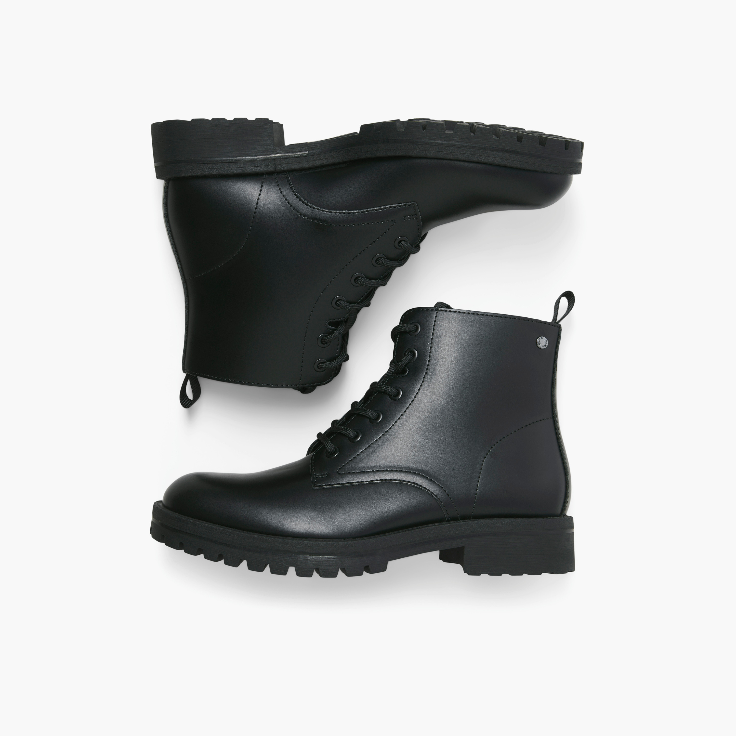 حذاء بوط رجالي برباط للكاحل سادة من جاك أند جونز | 12262819-men-shoes-boots-image-3
