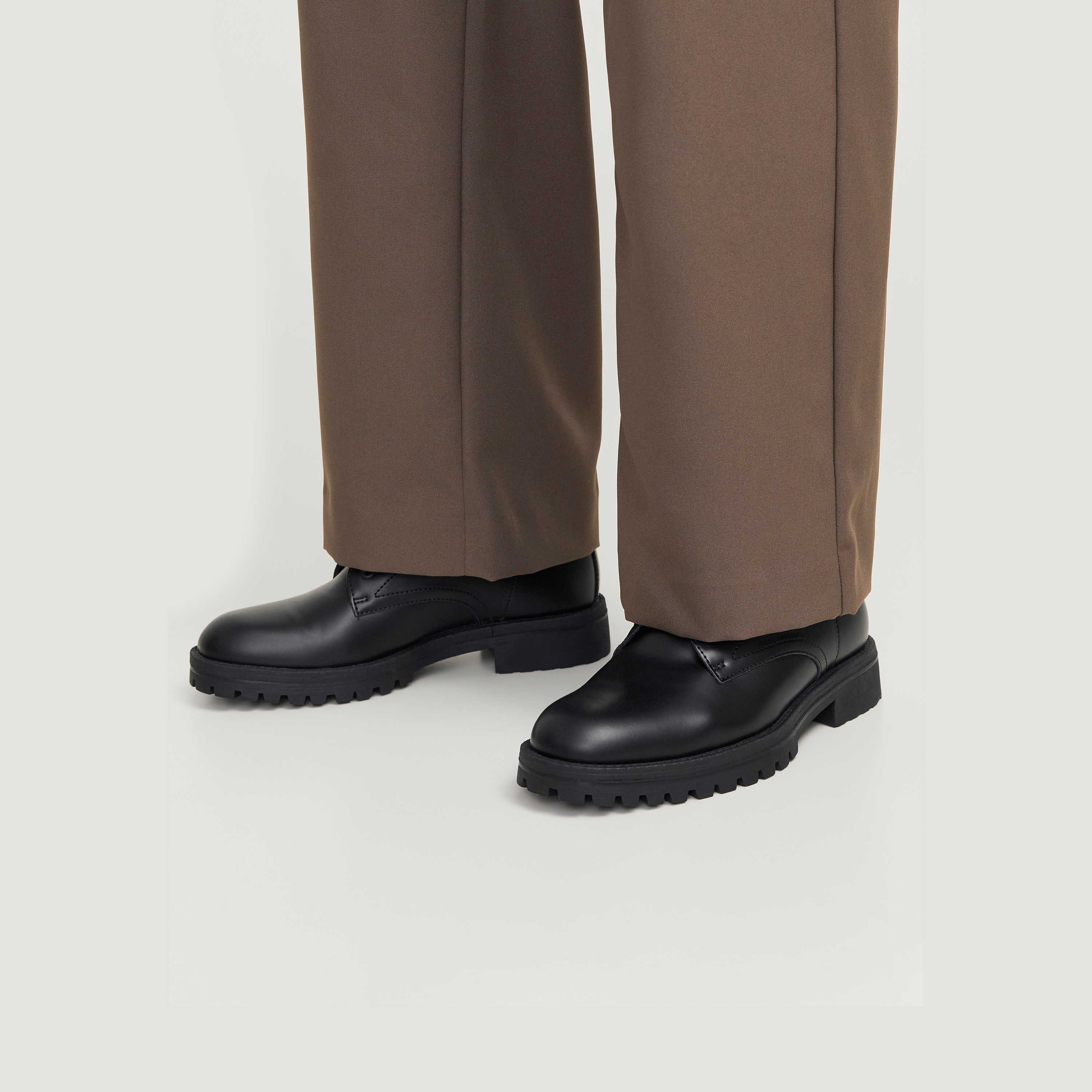 حذاء بوط رجالي برباط للكاحل سادة من جاك أند جونز | 12262819-men-shoes-boots-image-7