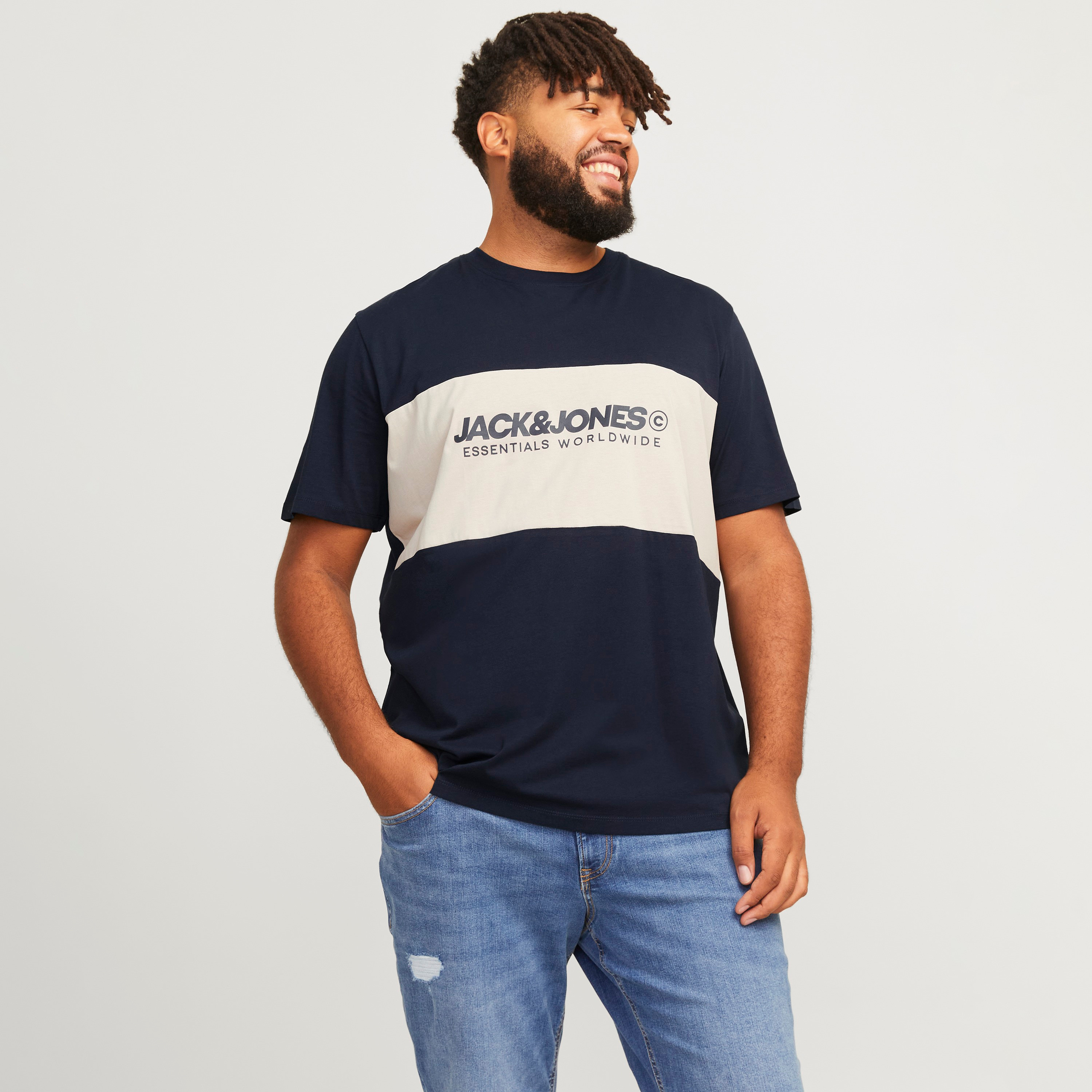 تي شيرت رجالي بأكمام قصيرة وياقة دائرية وشعار جاك آند جونز-men-clothing-tshirtsandpolos-tshirts-image-5